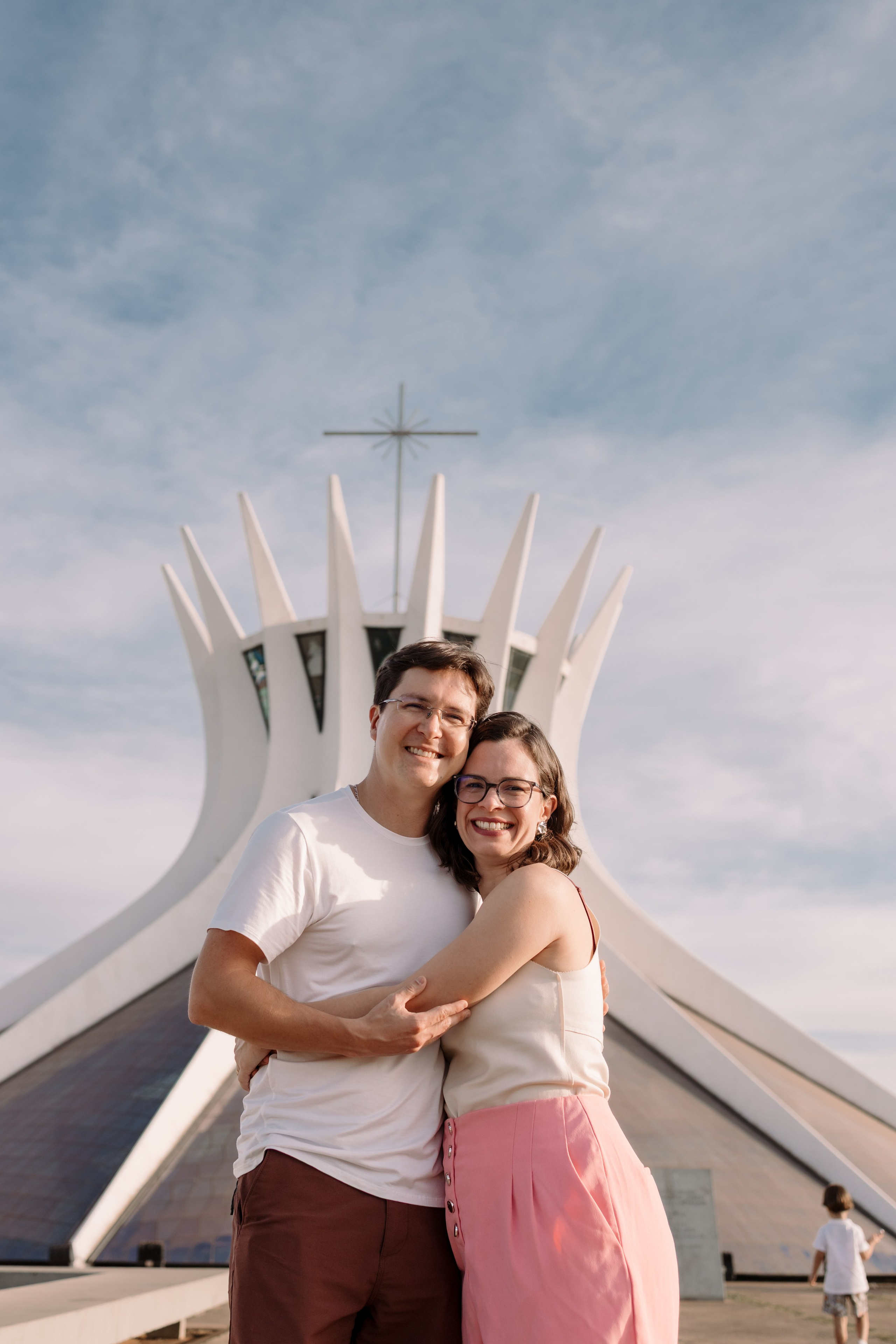 Ensaio Família na Catedral de Brasília | Fotografia Afetiva em Brasília. Ize Fotografia — Ensaios e Festas de Família em Recife e Brasília