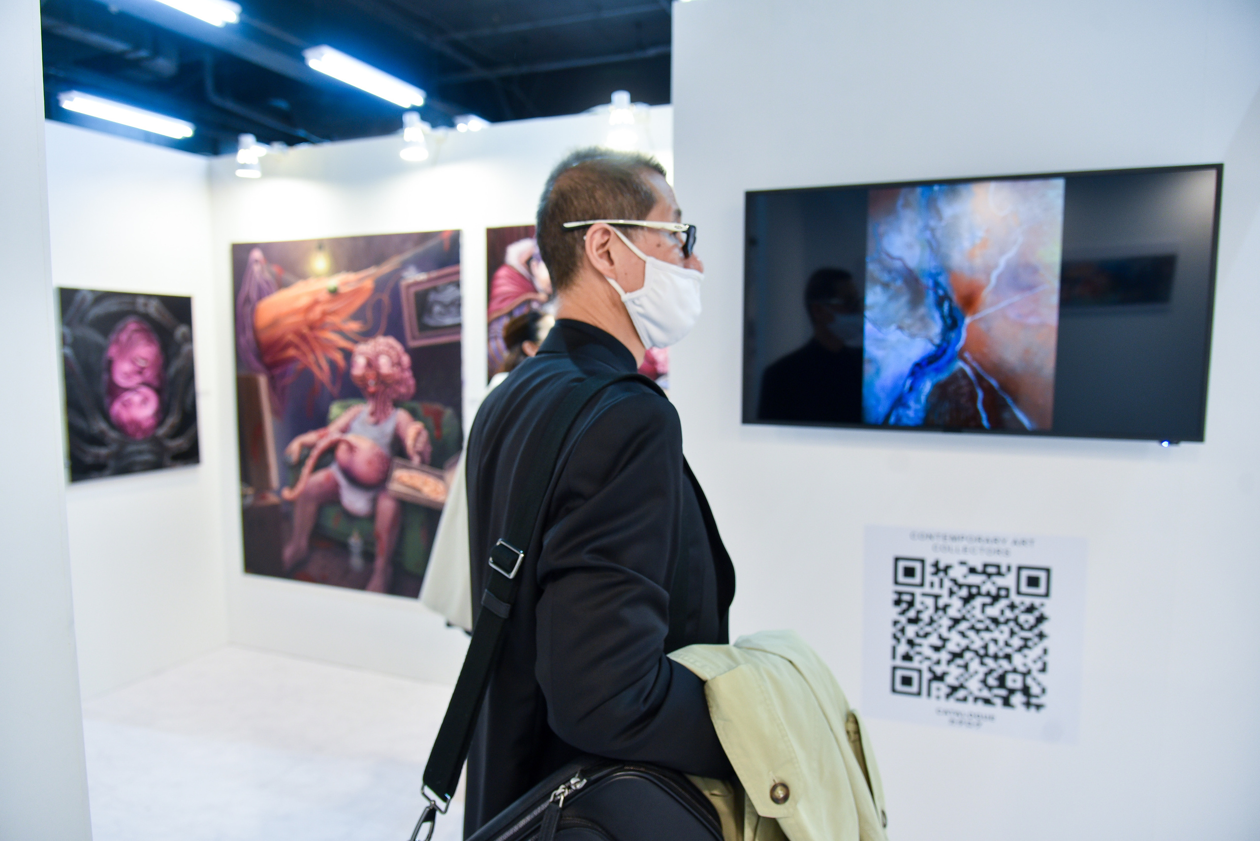 Reportage. Photographer in Tokyo, Japan