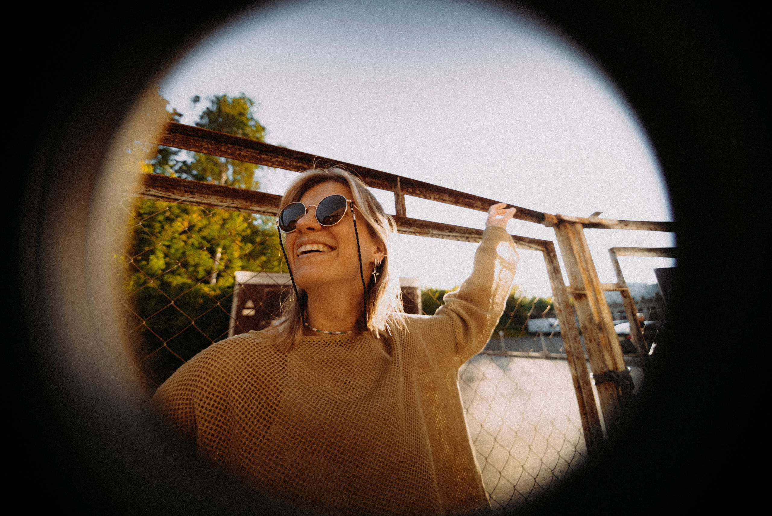 2025. Стрит-фотография, полная абсурда, идиотизма и красоты