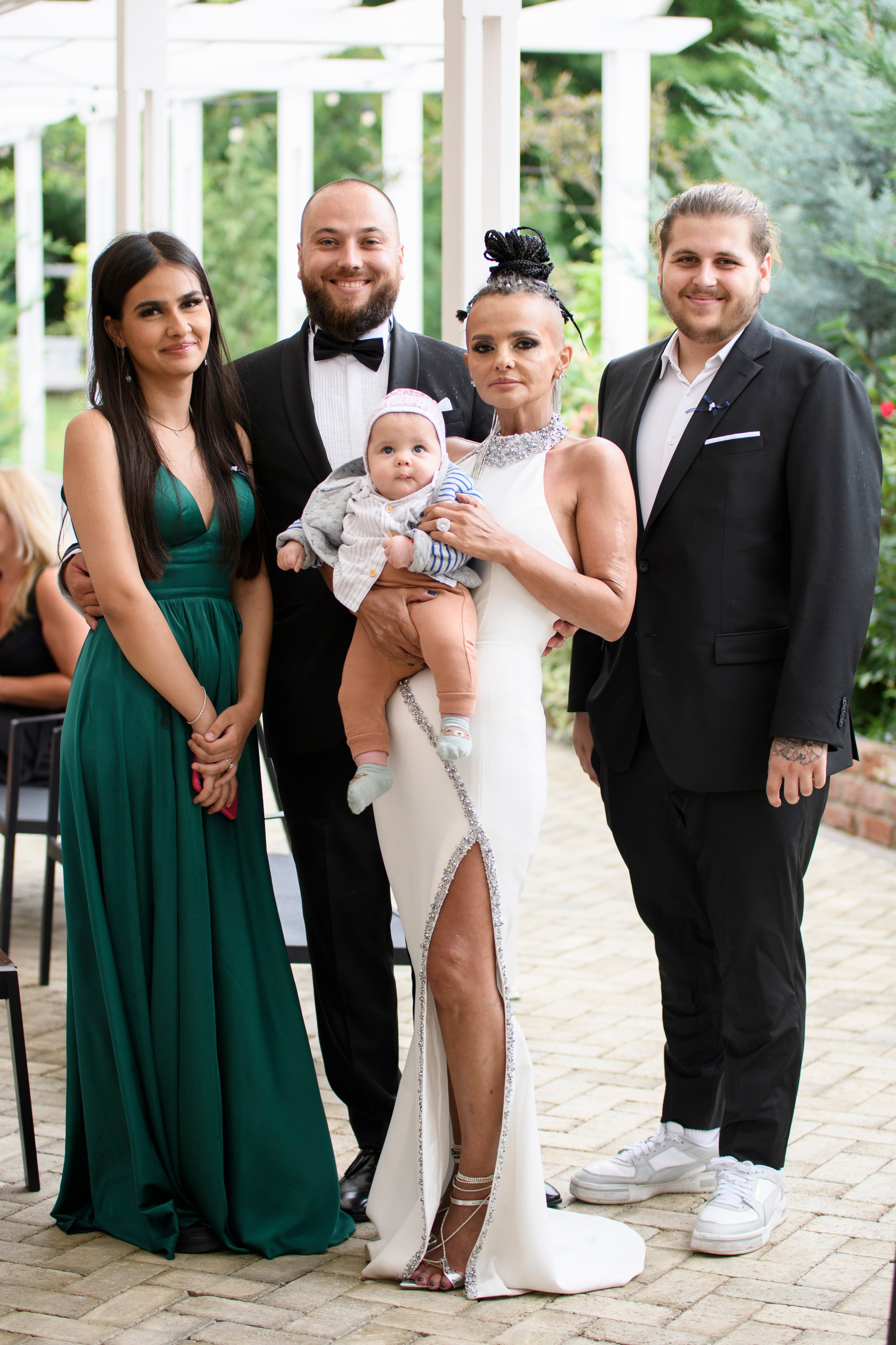 Fotografii Nunta + Botez Ciresul Salbatic. MDimaFotoStudio. Fotograf de nuntă, evenimente private și de familie