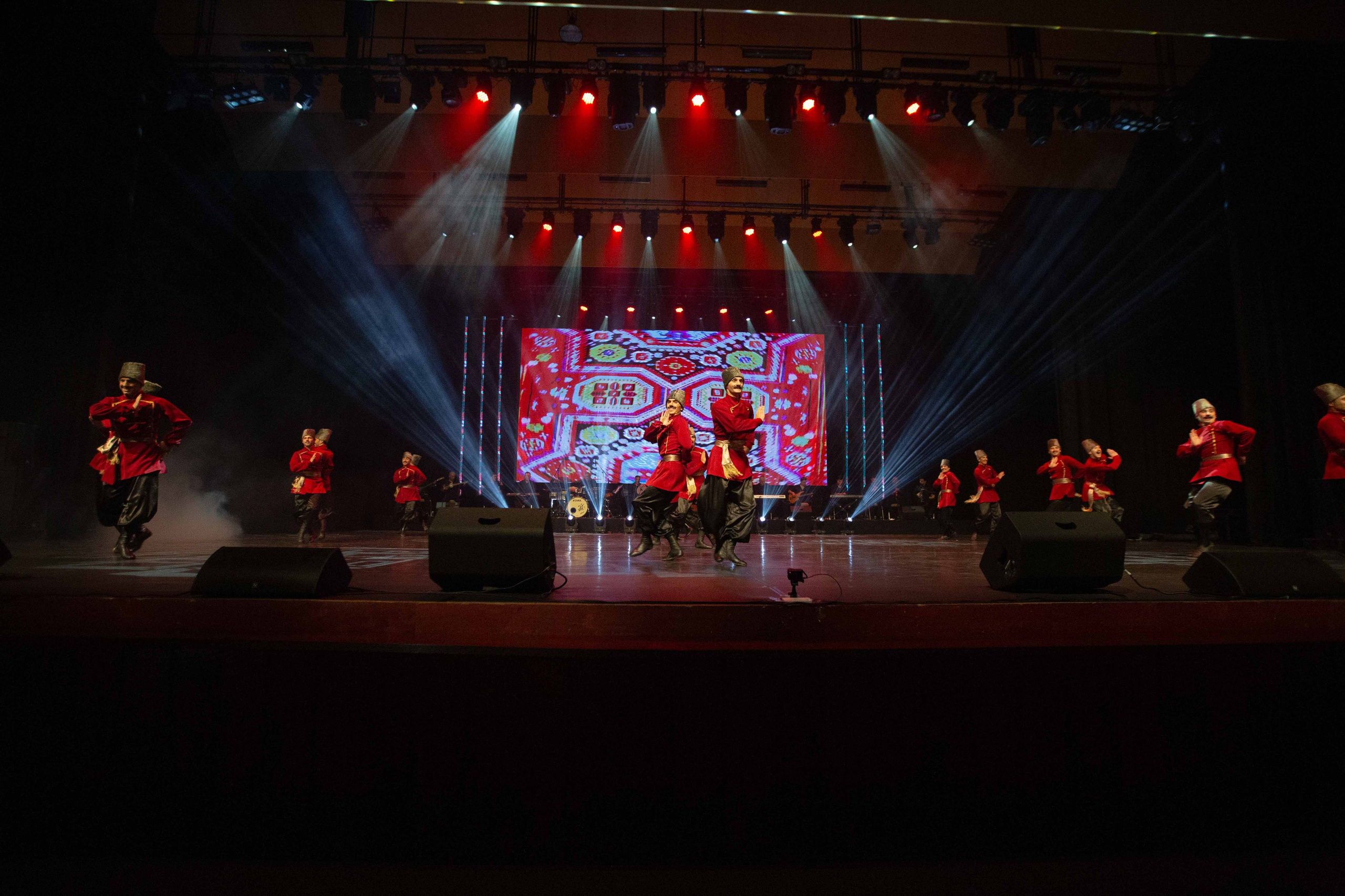 STATE DANCE ENSEMBLE. Wedding&Event photographer Ismail Rzayev in Baku