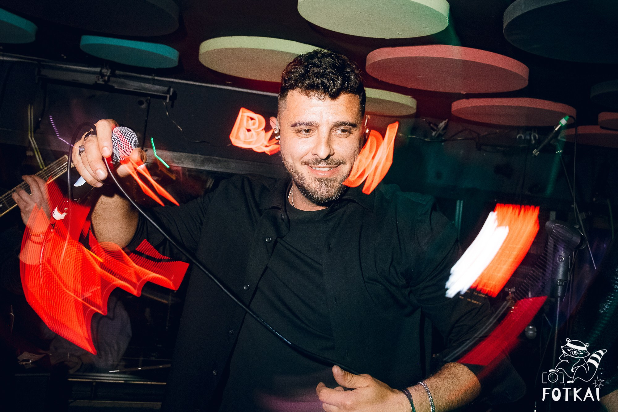 Концерт Delyrio в Confetti Playa Alicante — живое выступление группы, февраль 2026 | FOTKAI