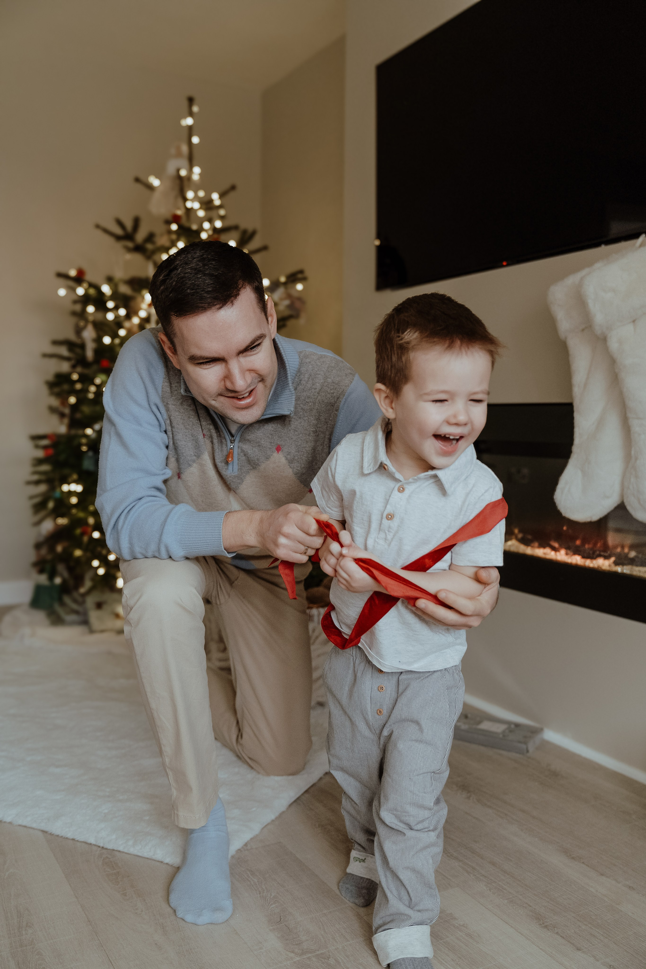 Christmas family home photo session. Newcastle family photographer. Lifestyle photography.