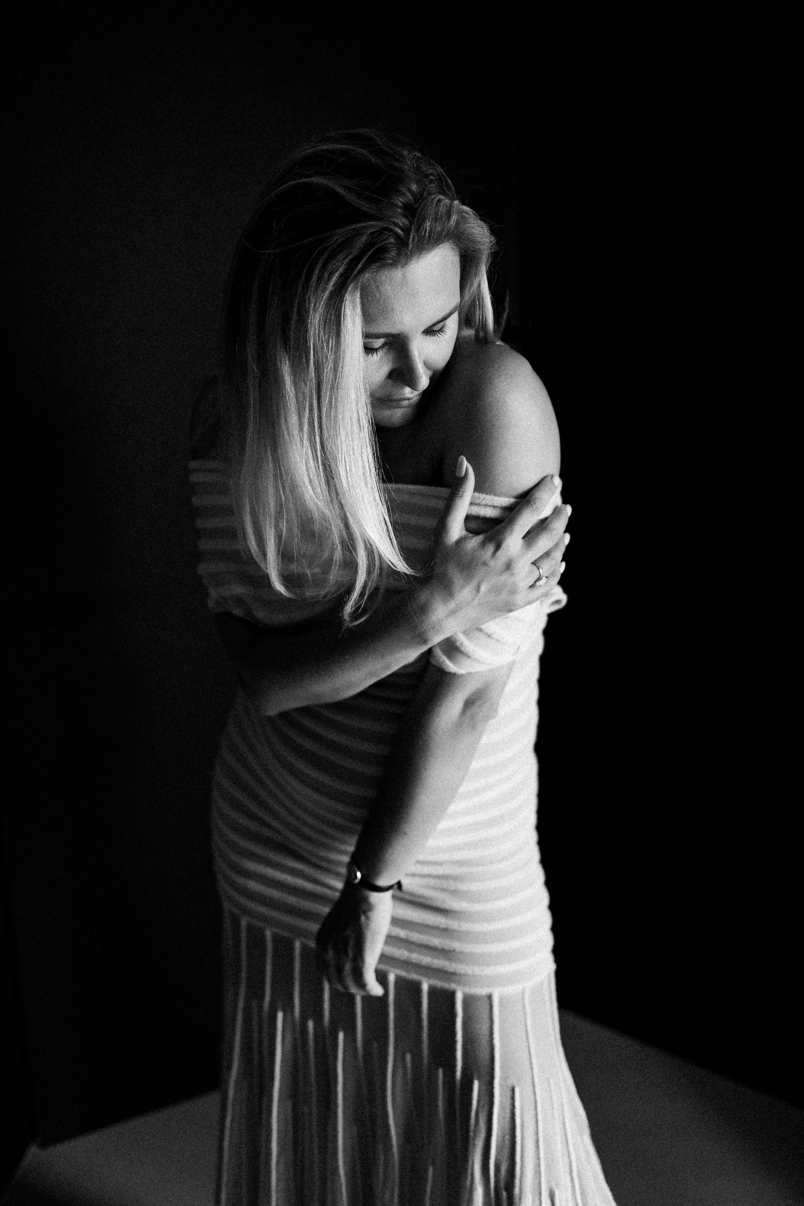 O. Rawnoir- Portrait photography by Daria Paliy.Timeless black&white portraits of women in NYC area