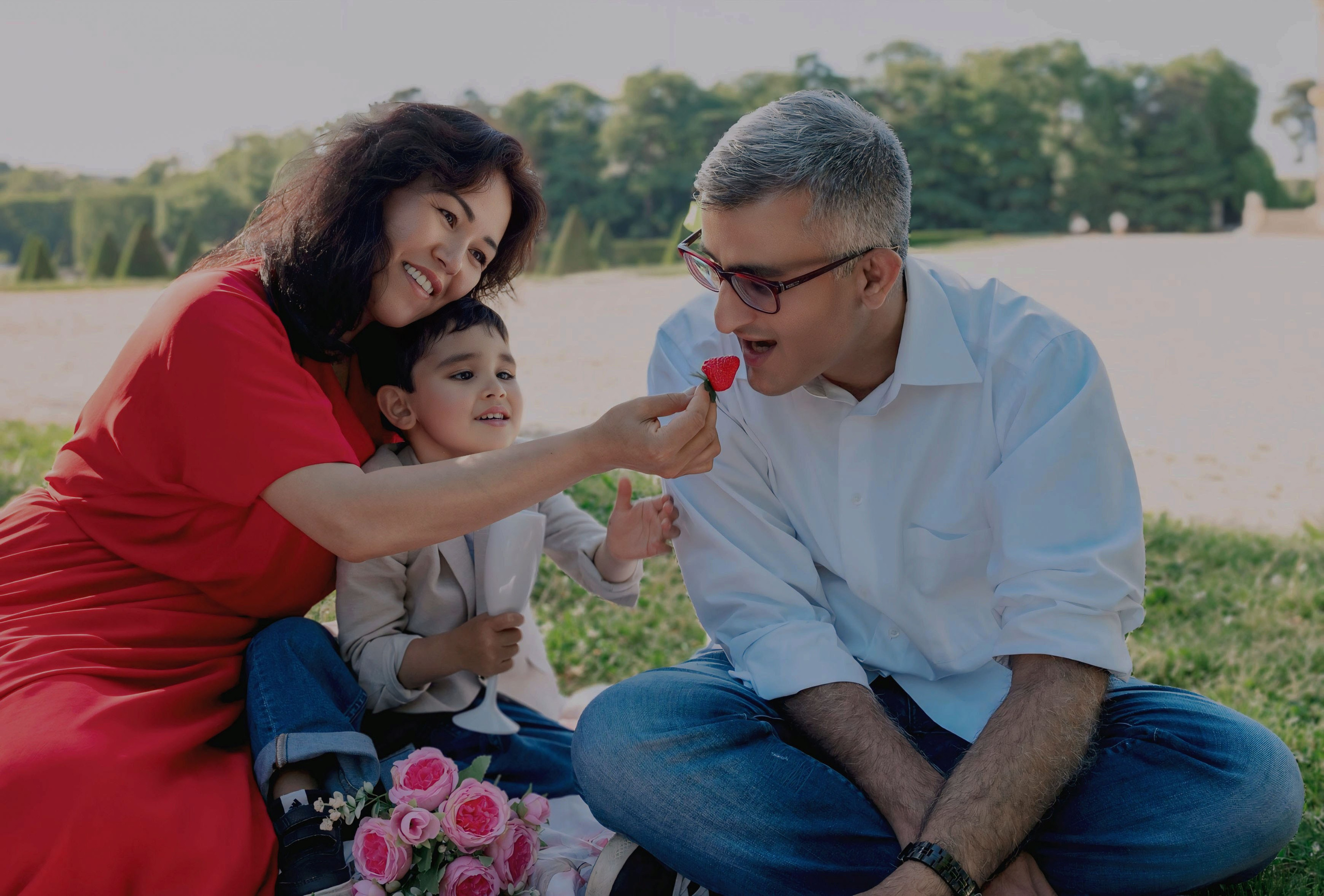 Family photoshoot in Paris. Alina Tagzieva- a photograper in Paris
