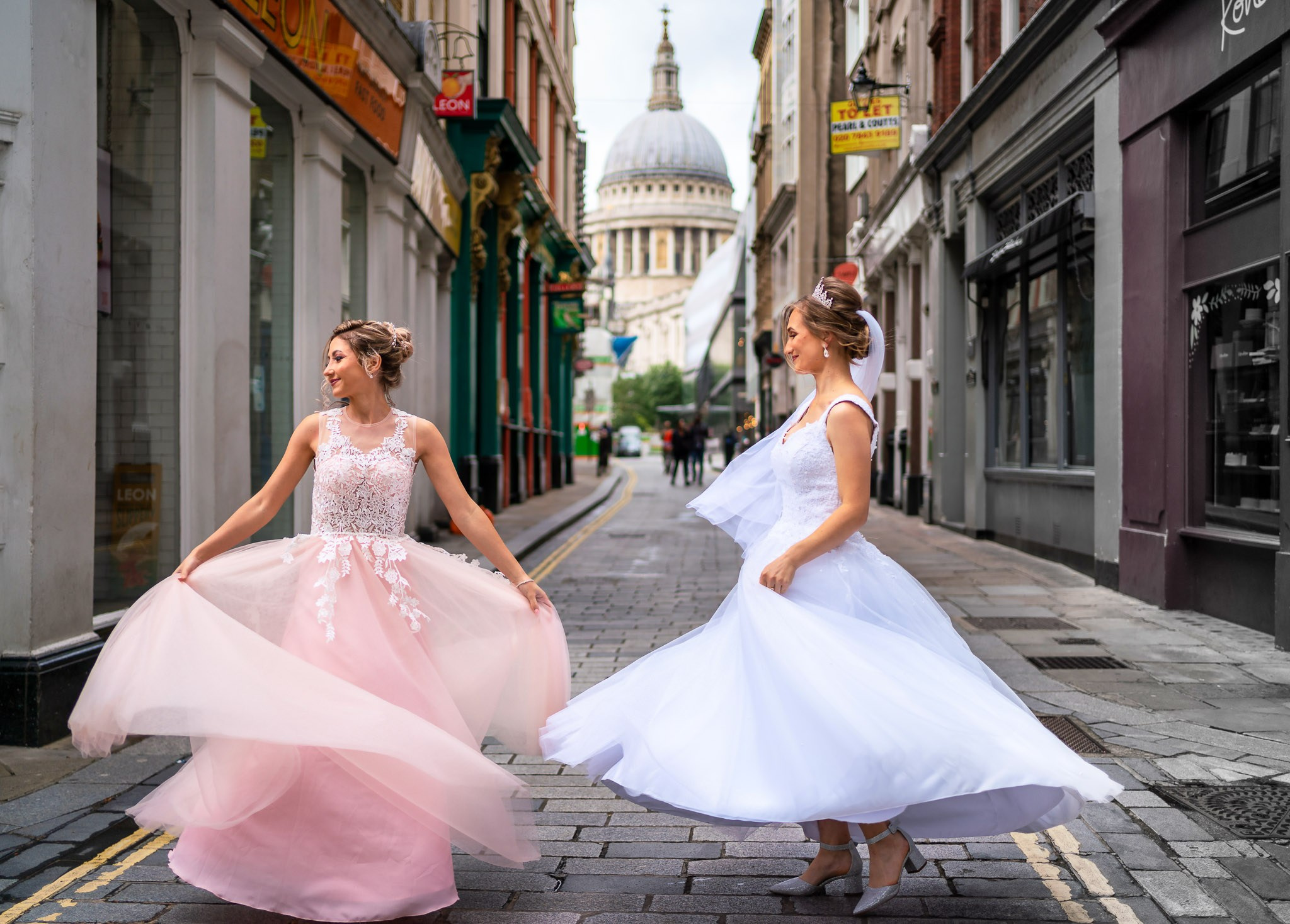 Book a wedding photographer and videographer in London. Wedding photographer in United Kingdom