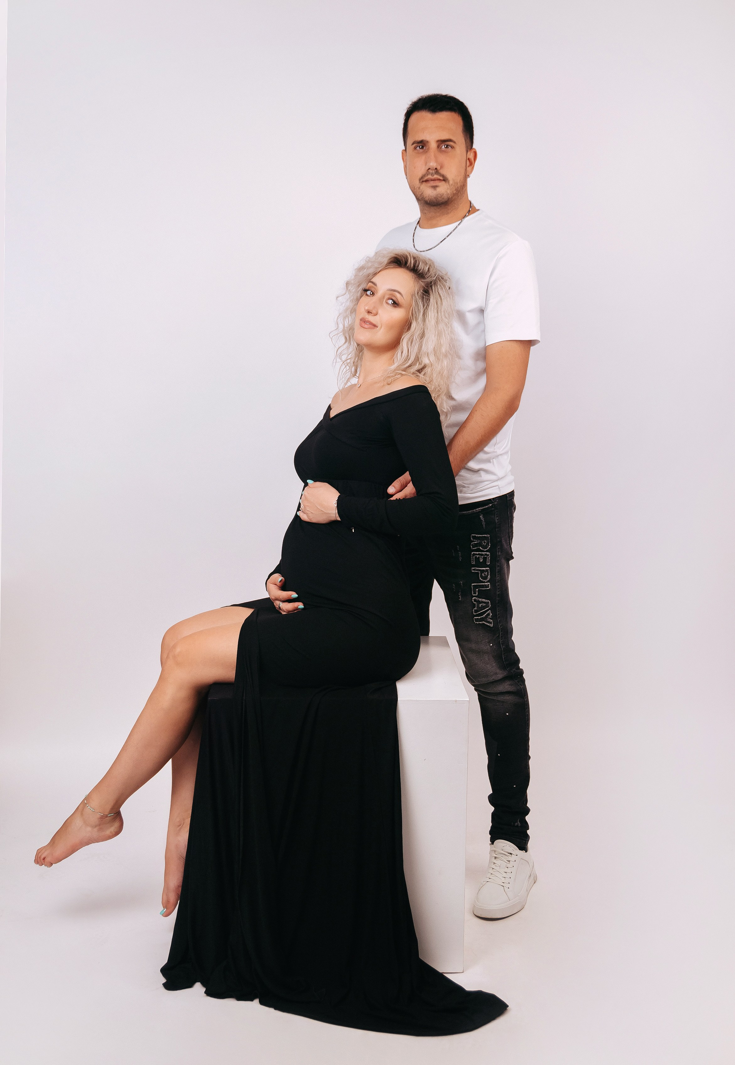 Studio pregnancy photoshooting for Alina and Michael. Home