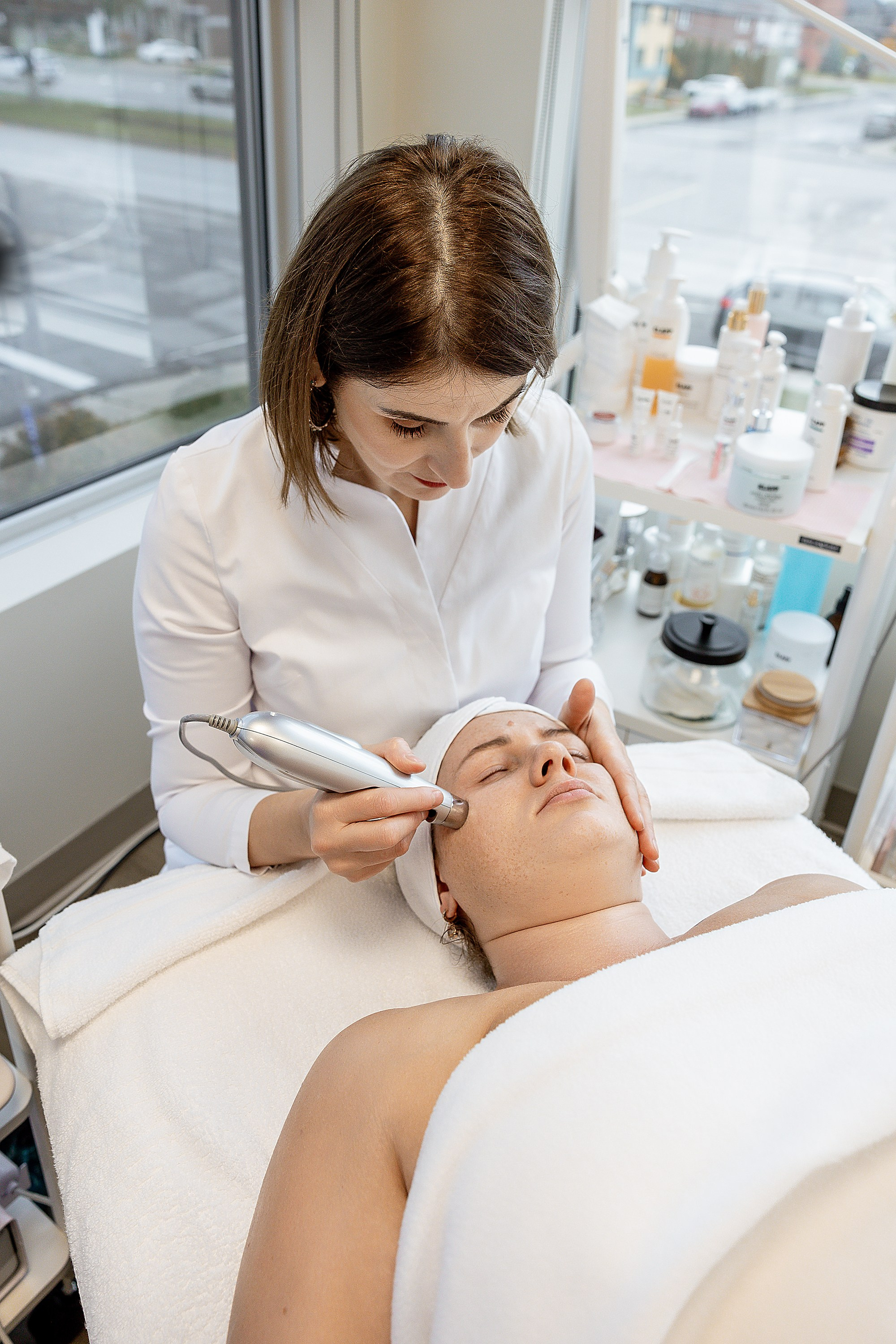 Violeta Sili, Esthéticienne/Beautician