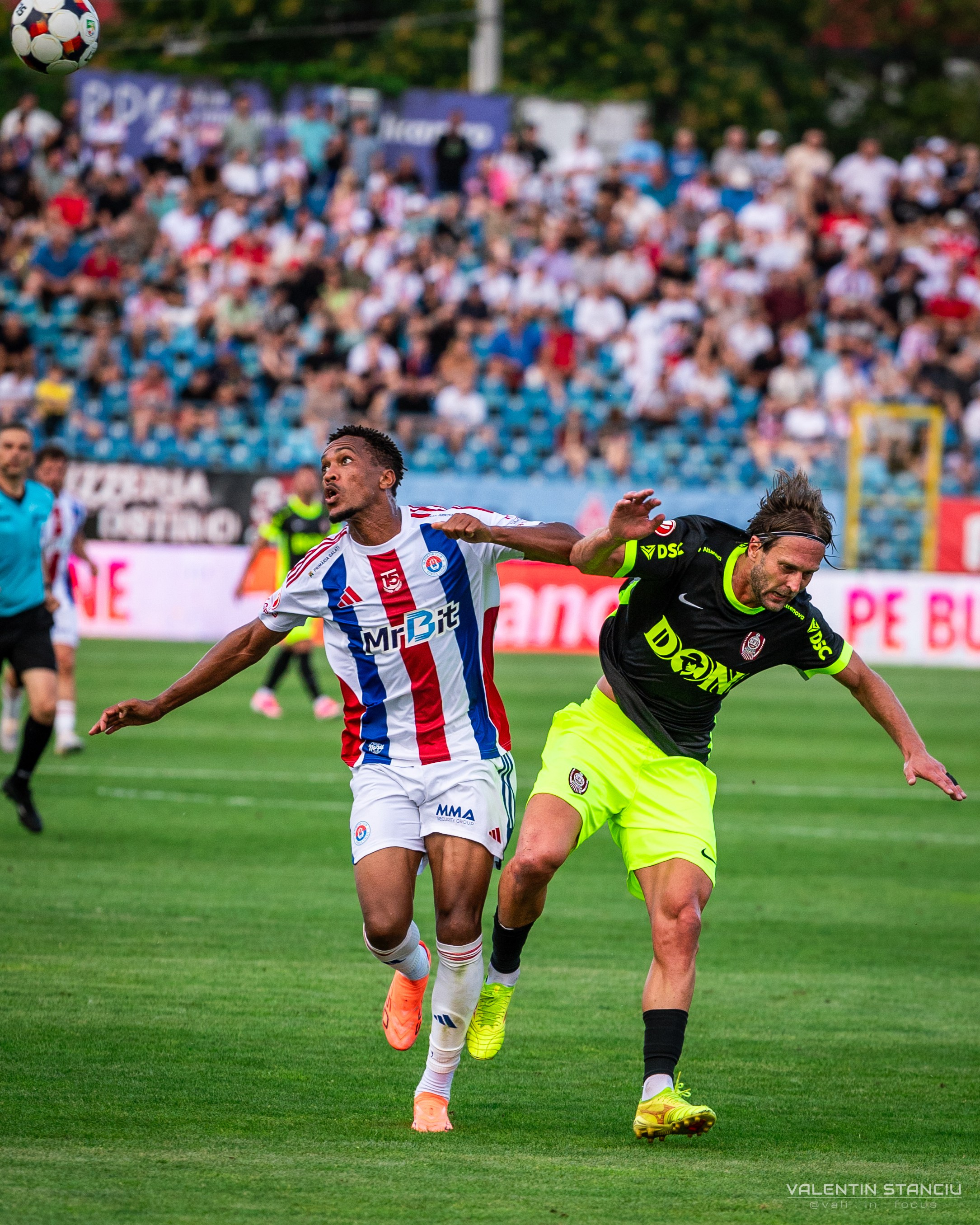 Otelul Galati — CFR Cluj. Fotograf de Sport, Portret, Produs, Corporate, Cultural și Evenimente în Galați | Valentin Stanciu