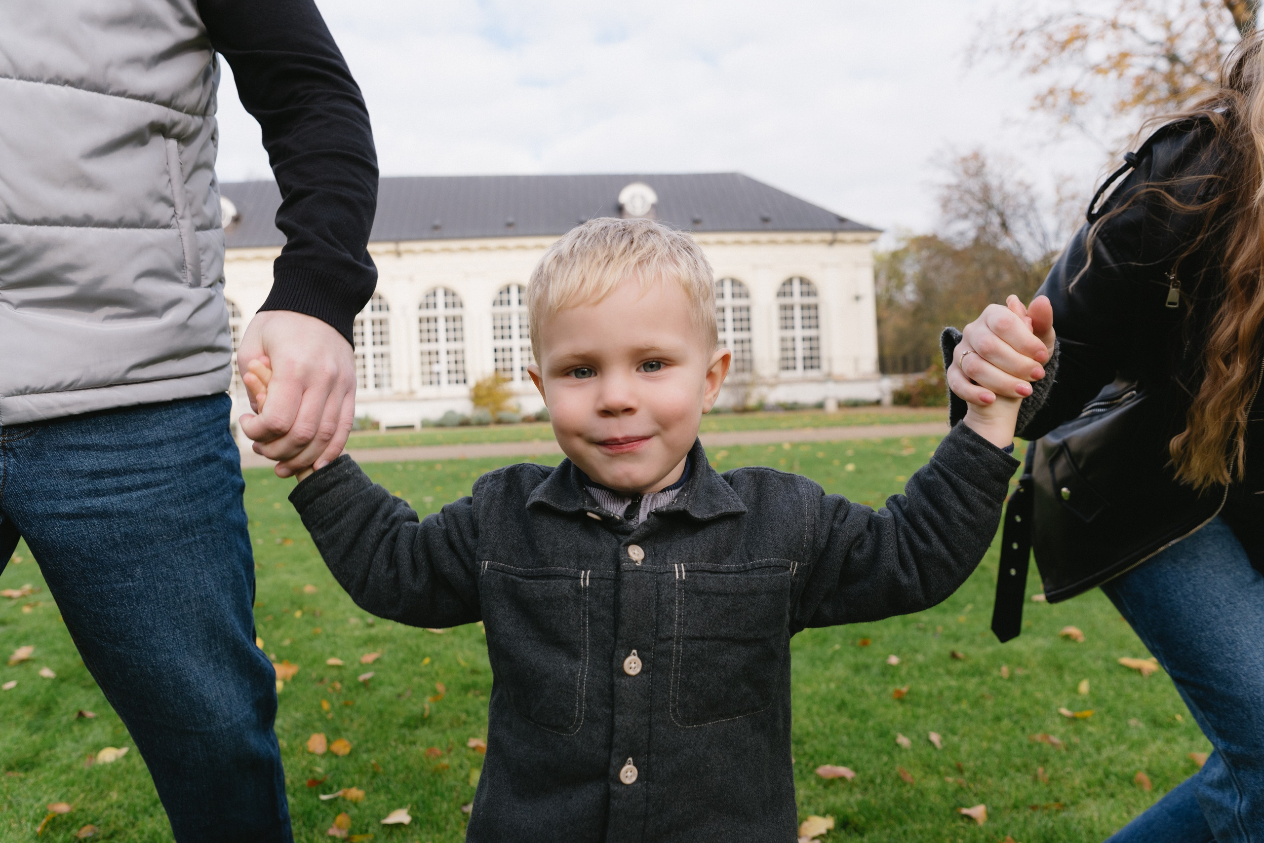 Sesja rodzinna Hanna, Vlad & Matvei. Eugene Save – Fotograf Ślubny i Rodzinny | Warszawa i Cała Polska