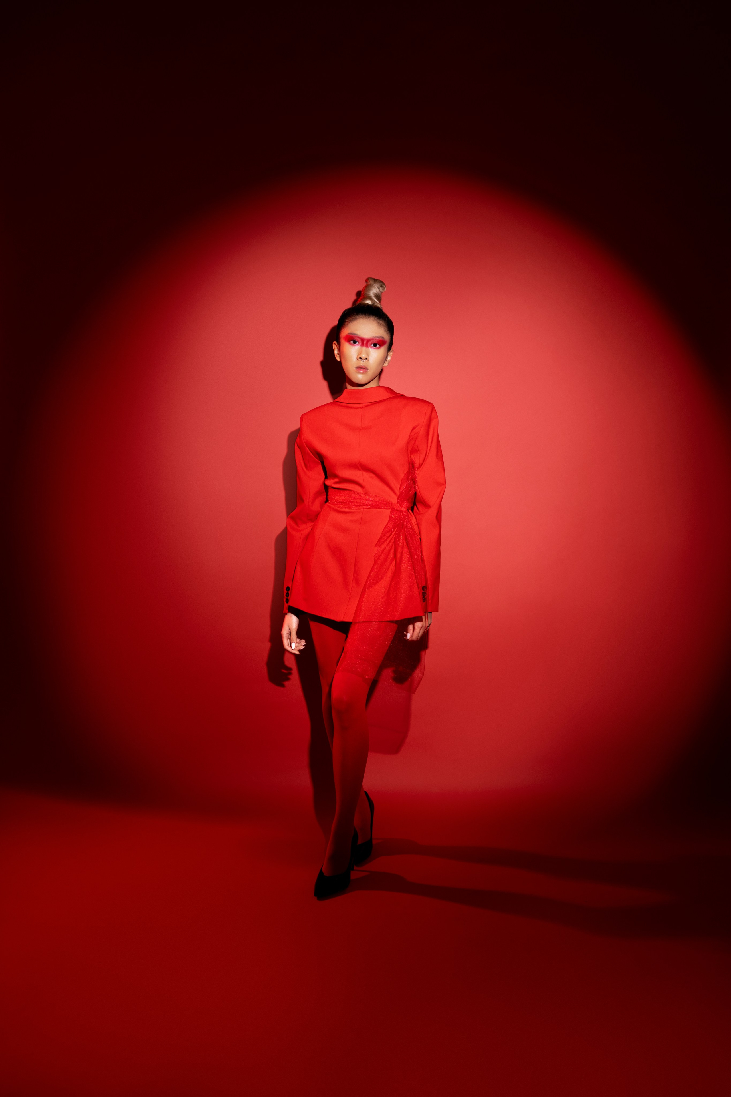 Artistic portrait session “Red Mood”. Alice Bell — Wedding photographer in New York
