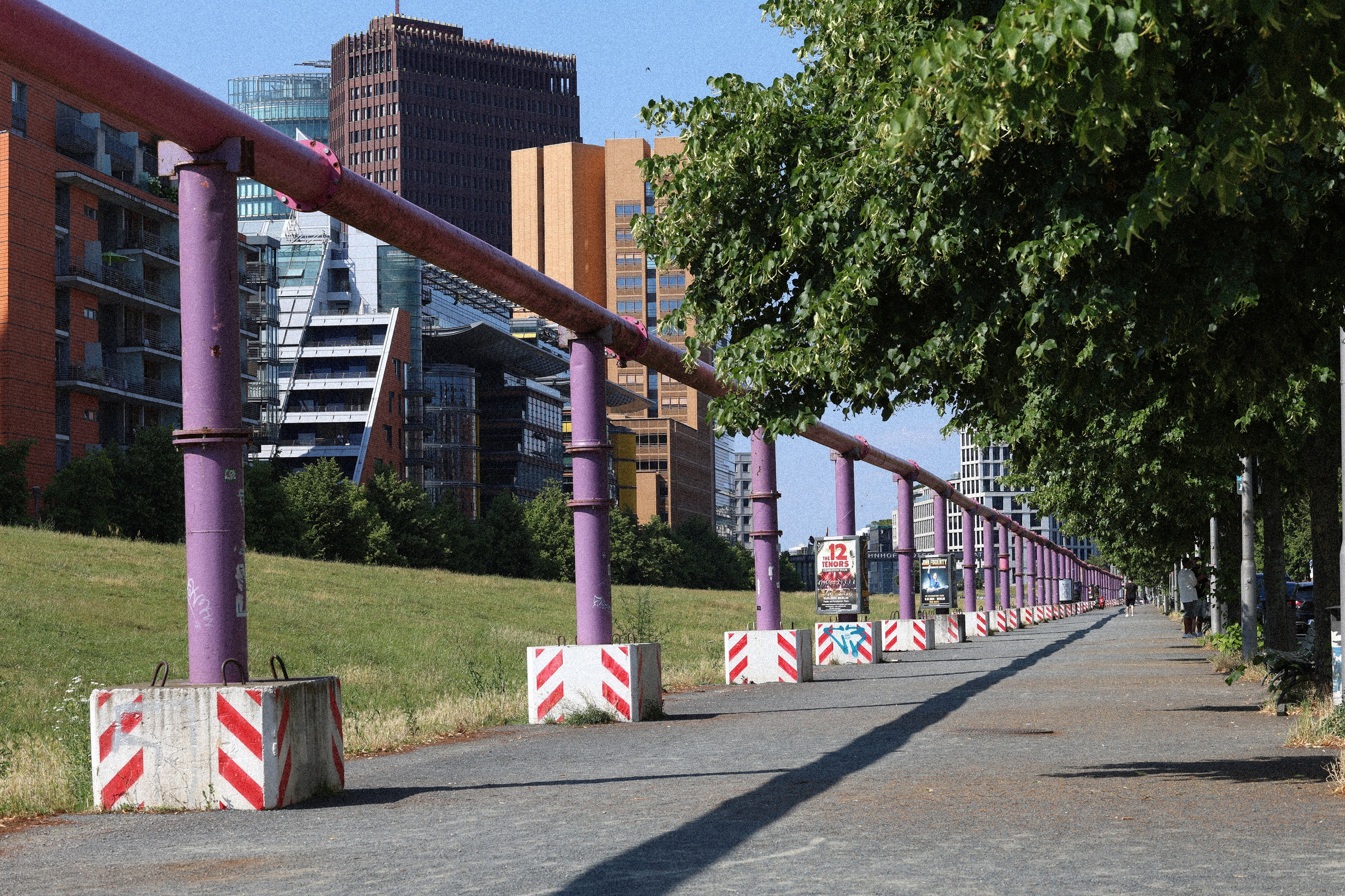 Berliner Mischung (in Farbe). BNW Around Photography