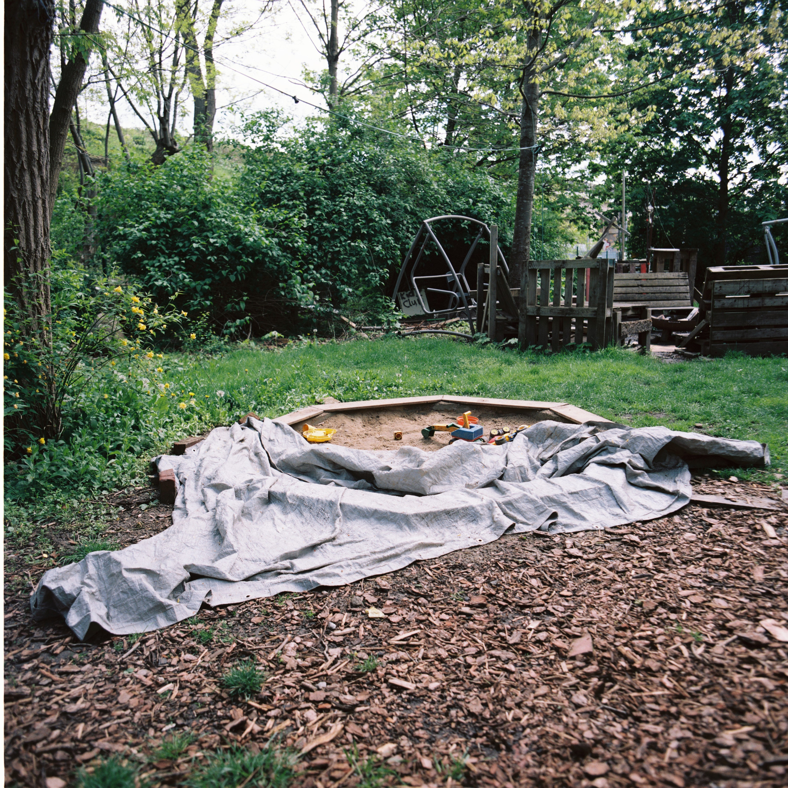 Backyard culture of the Eisenbahnstraße. Anastasia Musinova