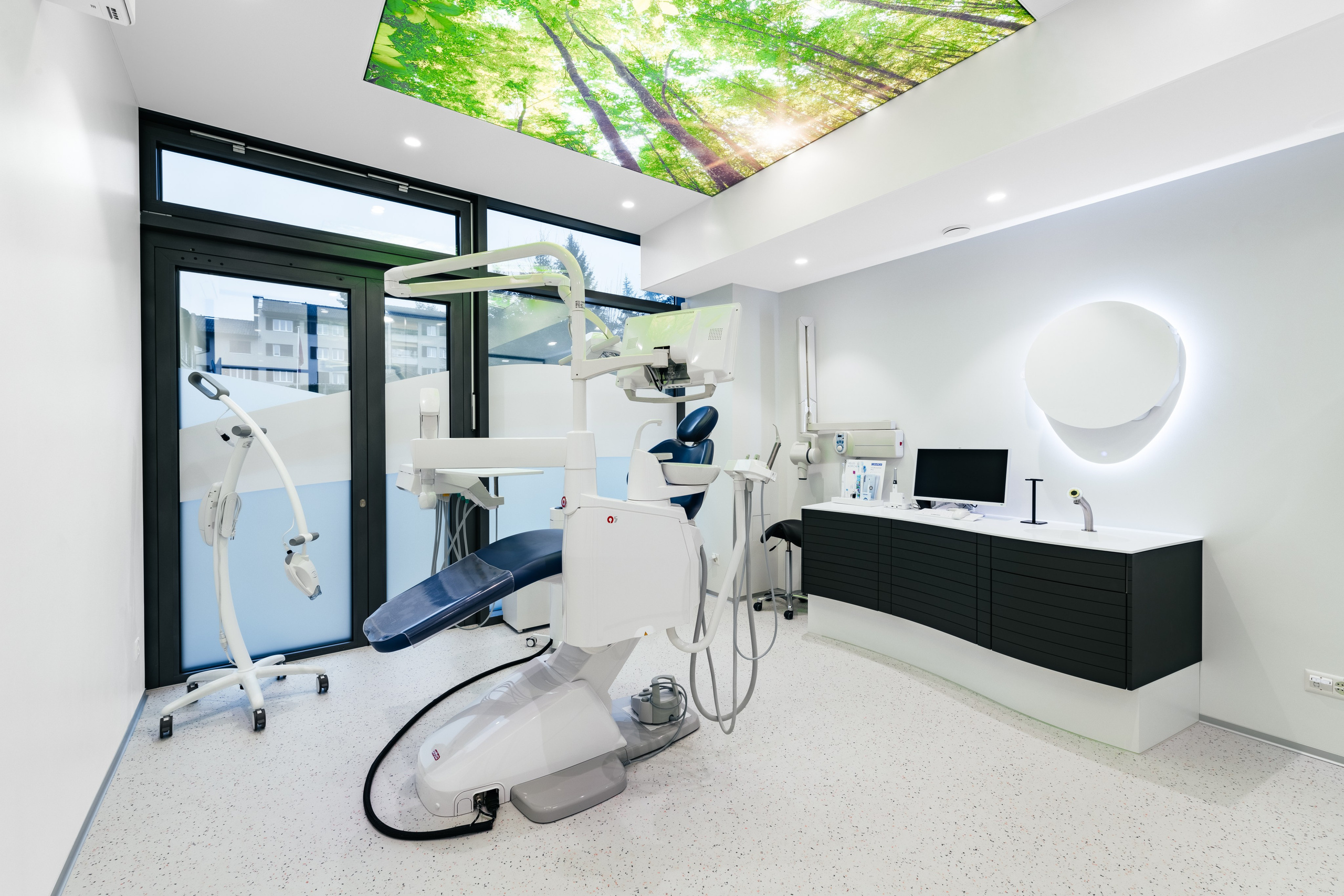 Zahnarztpraxis Dr. Maria Sternina, LUZERN, Kt. LUZERN. Hallo! Ich bin Elena und arbeite als Immobilienfotografin