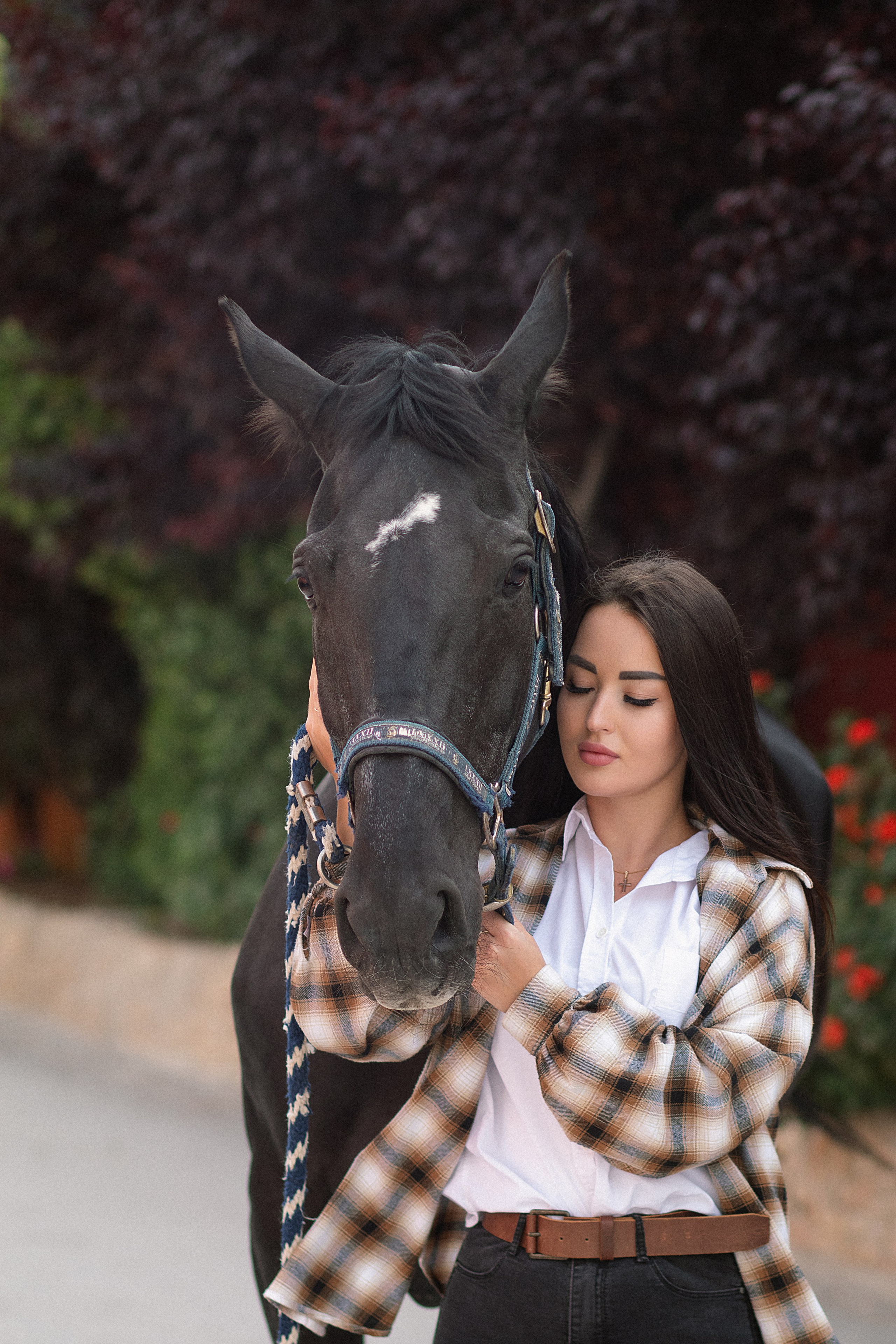 Anastasia — Walk with the horse. Veronika Basova | Photographer | Cinematic & Magazine | Amman, Jordan