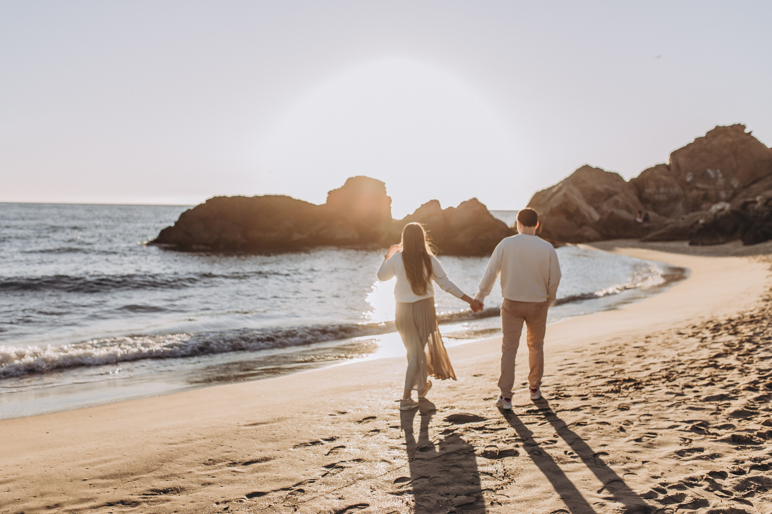 Sesión de embarazo en la playa en Chile — Luz dorada y naturaleza. Photographer in Santiago, Chile Anna Almazova