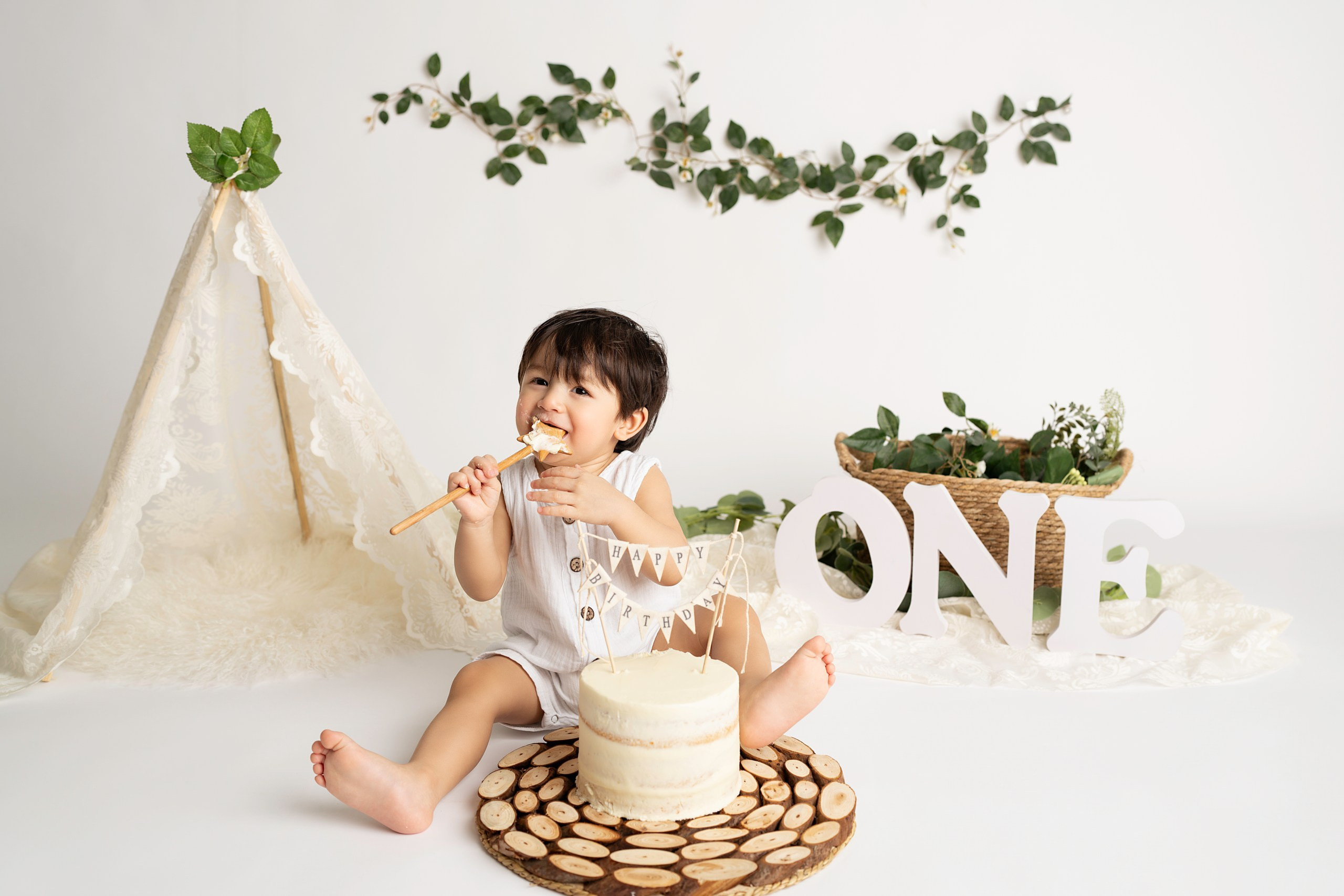 CAKE SMASH PHOTOGRAPHY. Newborn, Sitter and Cake Smash Photographer in Doha, Qatar