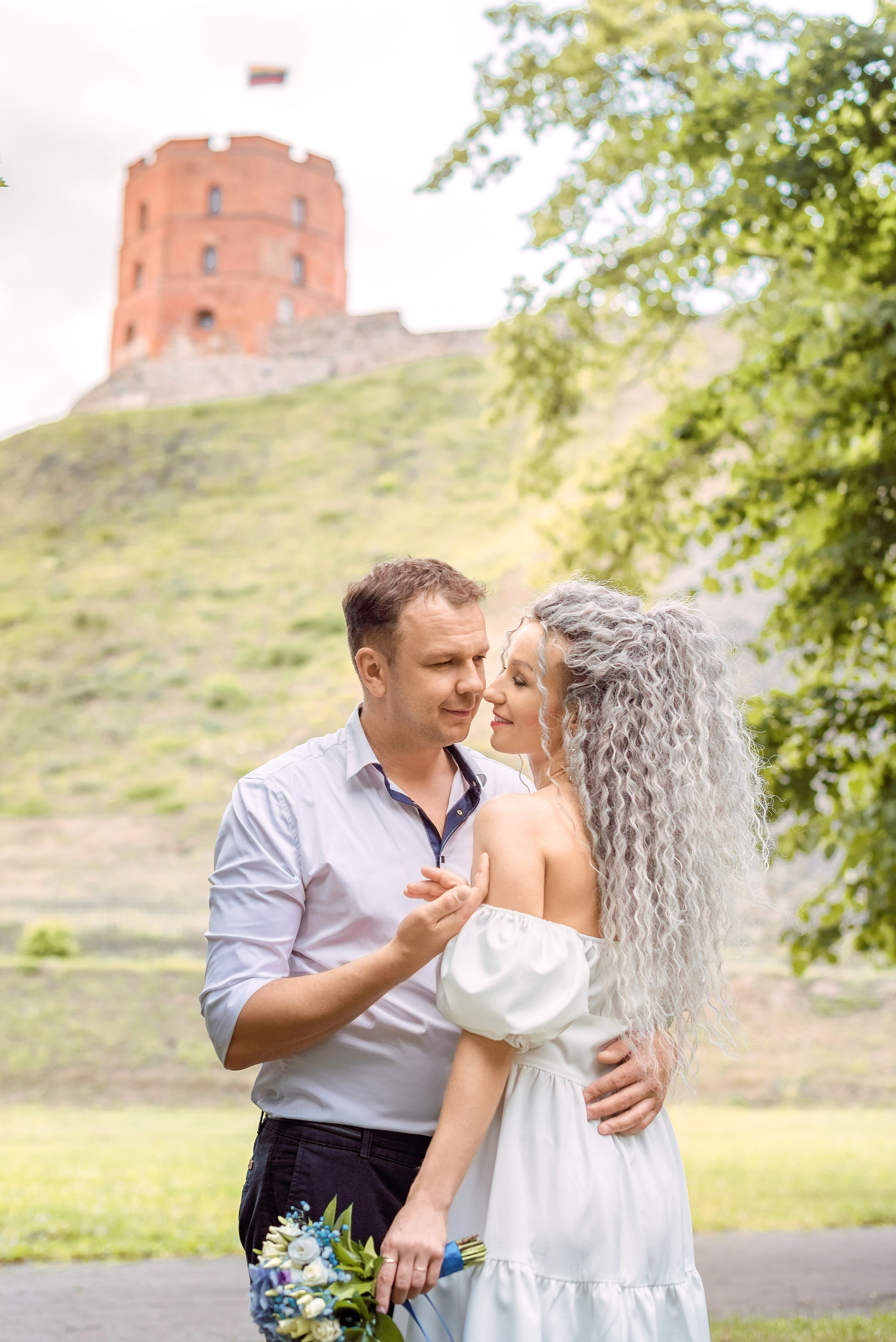 Свадебная прогулка по значимым местам Вильнюса. Семейный фотограф и фотограф новорожденных в Вильнюсе Ирина Беленкевич