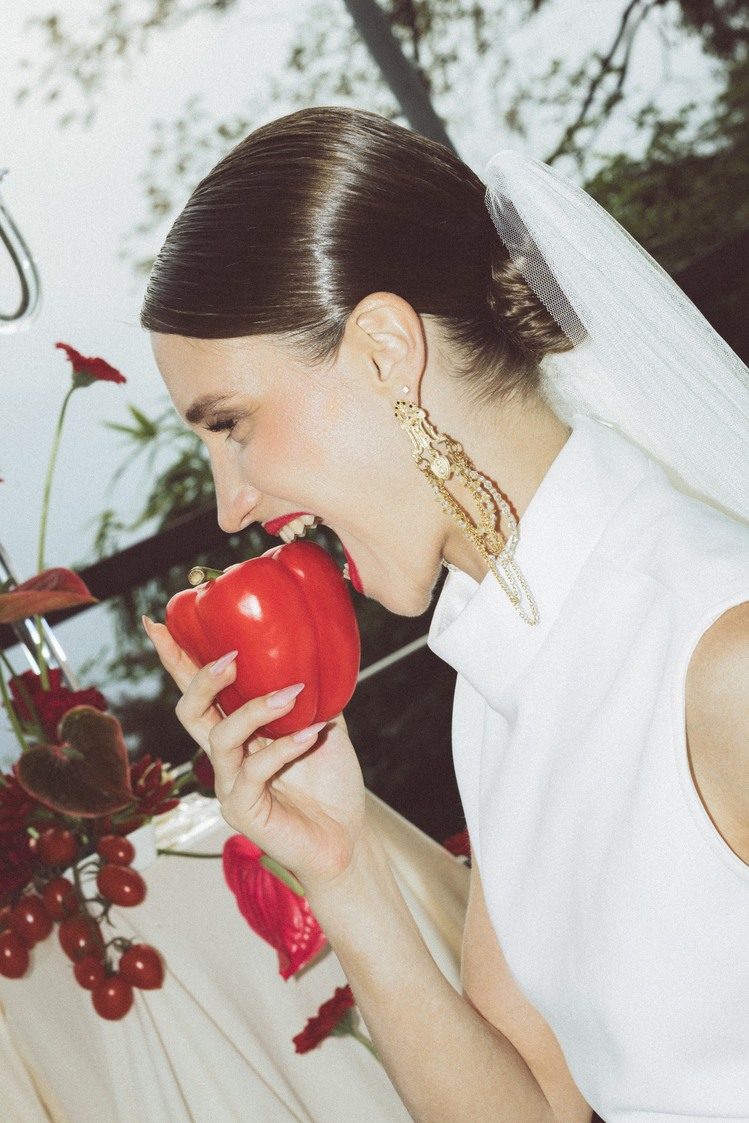 Julia — Red Wedding Editorial on Lake Como. Liza Bizzaro — Italy Wedding, Love Story & Portrait Photographer in Milan, Turin, Piedmont and Across Italy