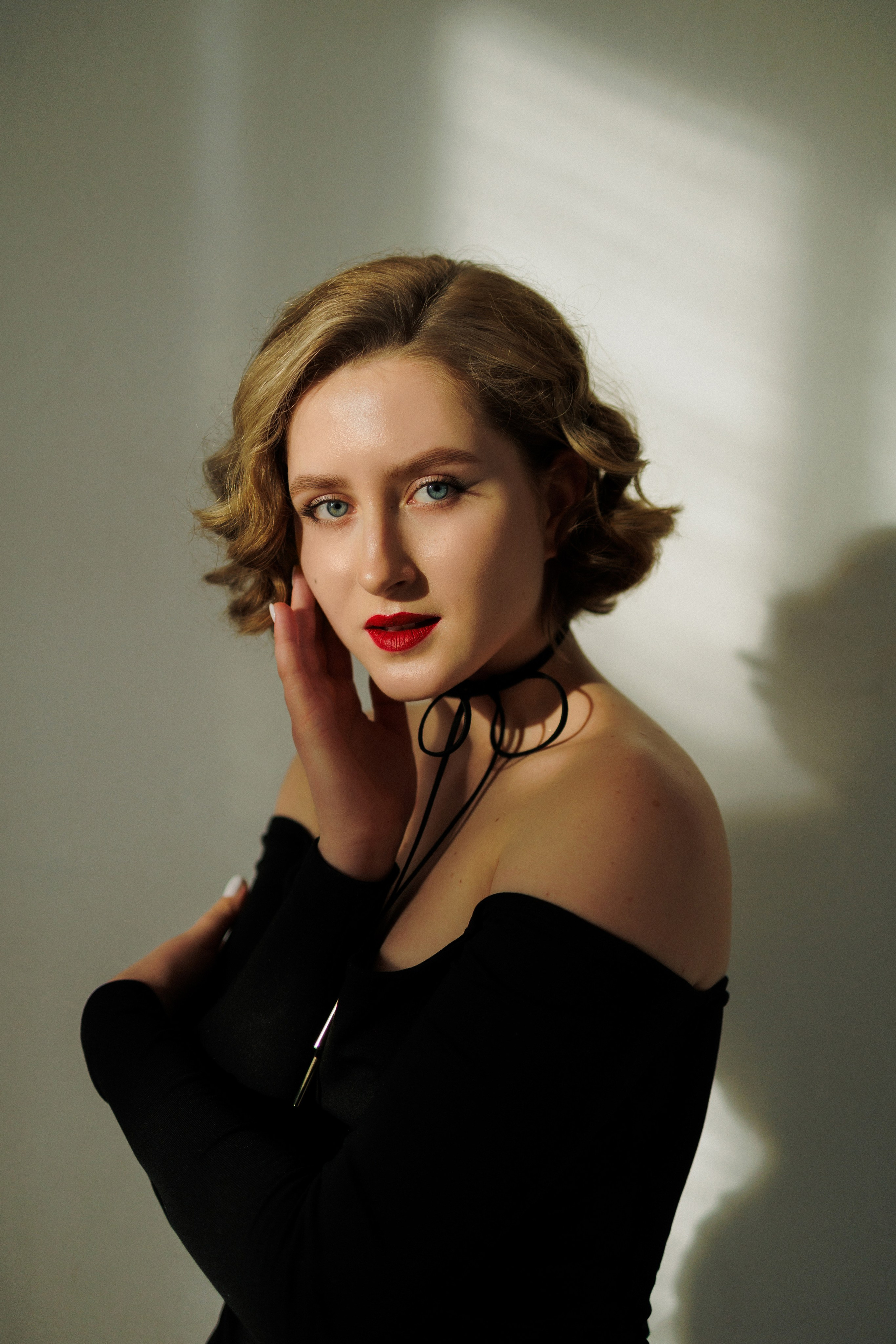 Soulful Studio Portrait. Woman in a Black Dress with Red Roses. Kristina Kozheltsova- Soulful Portrait&Lifestyle&Love Story Photographer in Leipzig, Germany