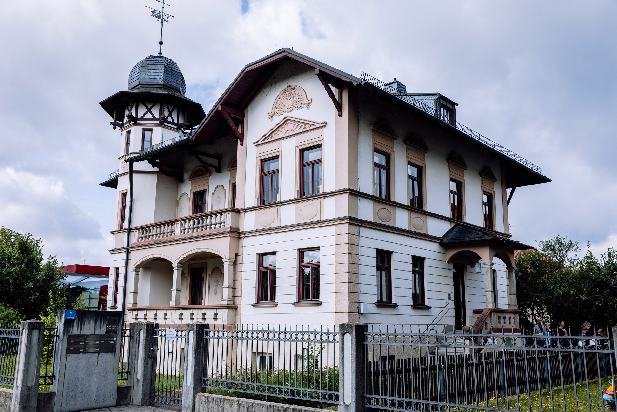 Sandra und Kevin: Standesamt Unterföring und Friedensengel. Hochzeitsfotograf München Taufe Familienfotograf Tanja Mauke