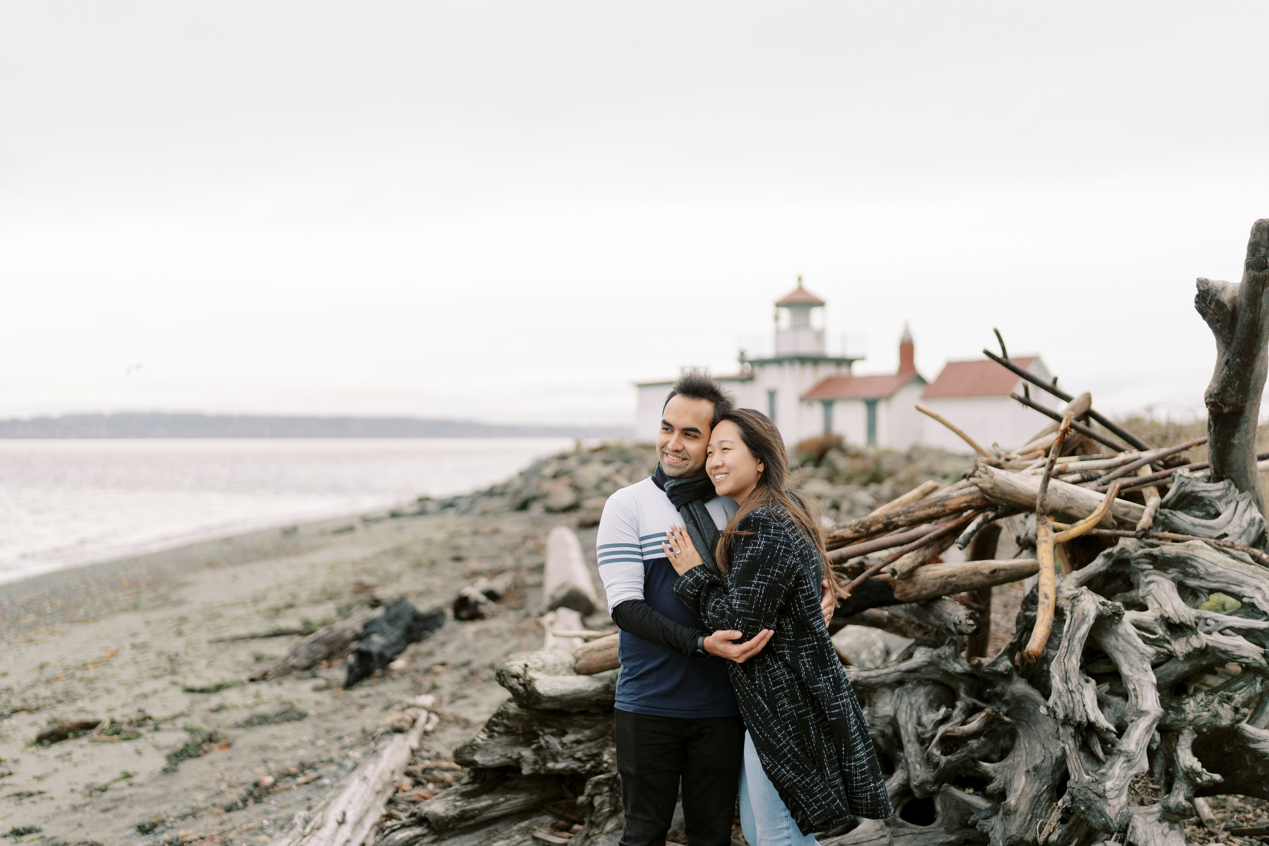 Proposal. December 2024. Alki Point Lighthouse, Washington state. EVAN ARISTOV WEDDING PHOTOGRAPHY — Seattle Wedding Photographer