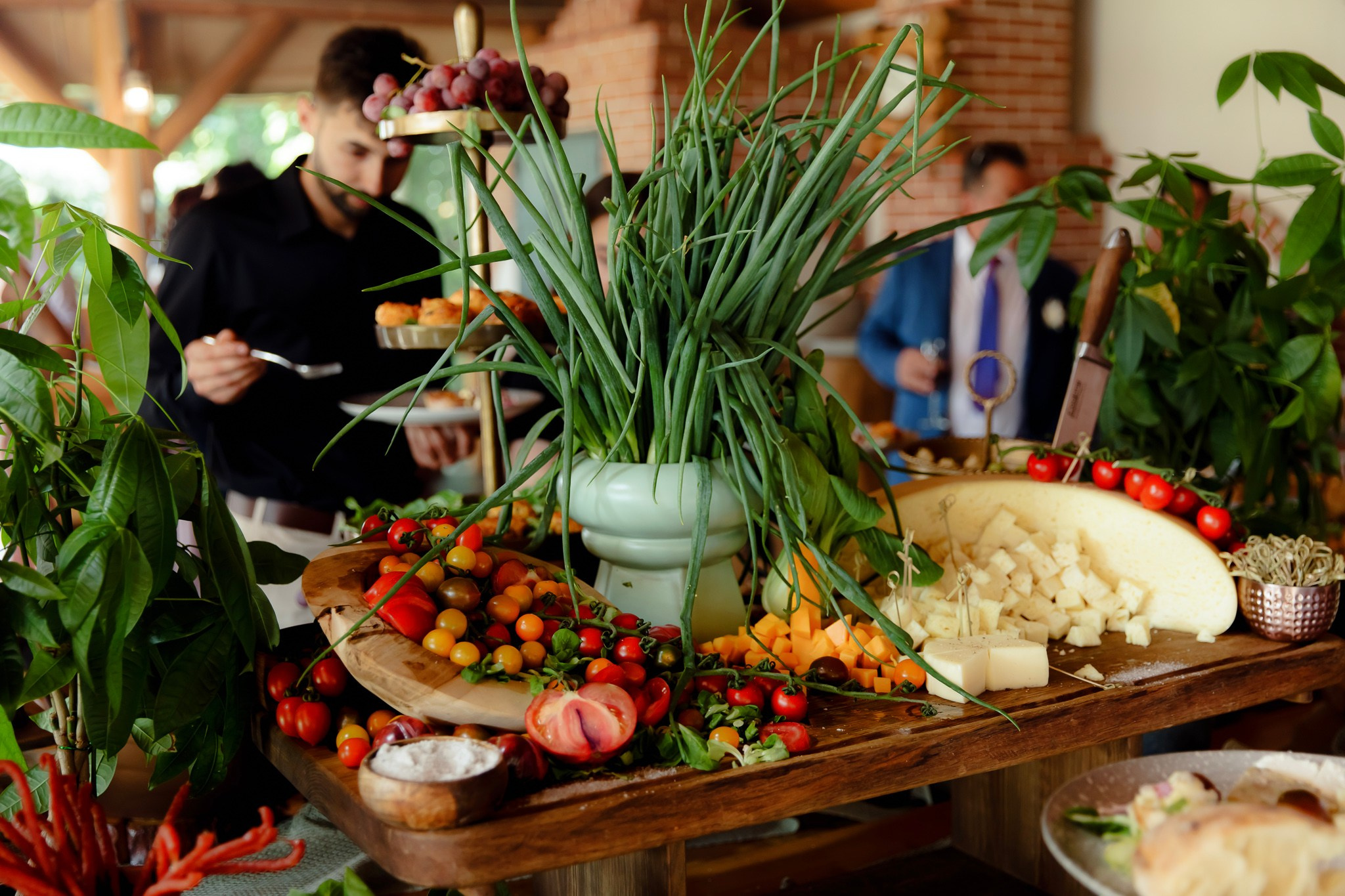 Ioana & Ionuț | Nuntă de poveste la Păstrăvăria Poiana din Mălini județul Suceava. Servicii foto-video profesionale, pentru momente de neuitat