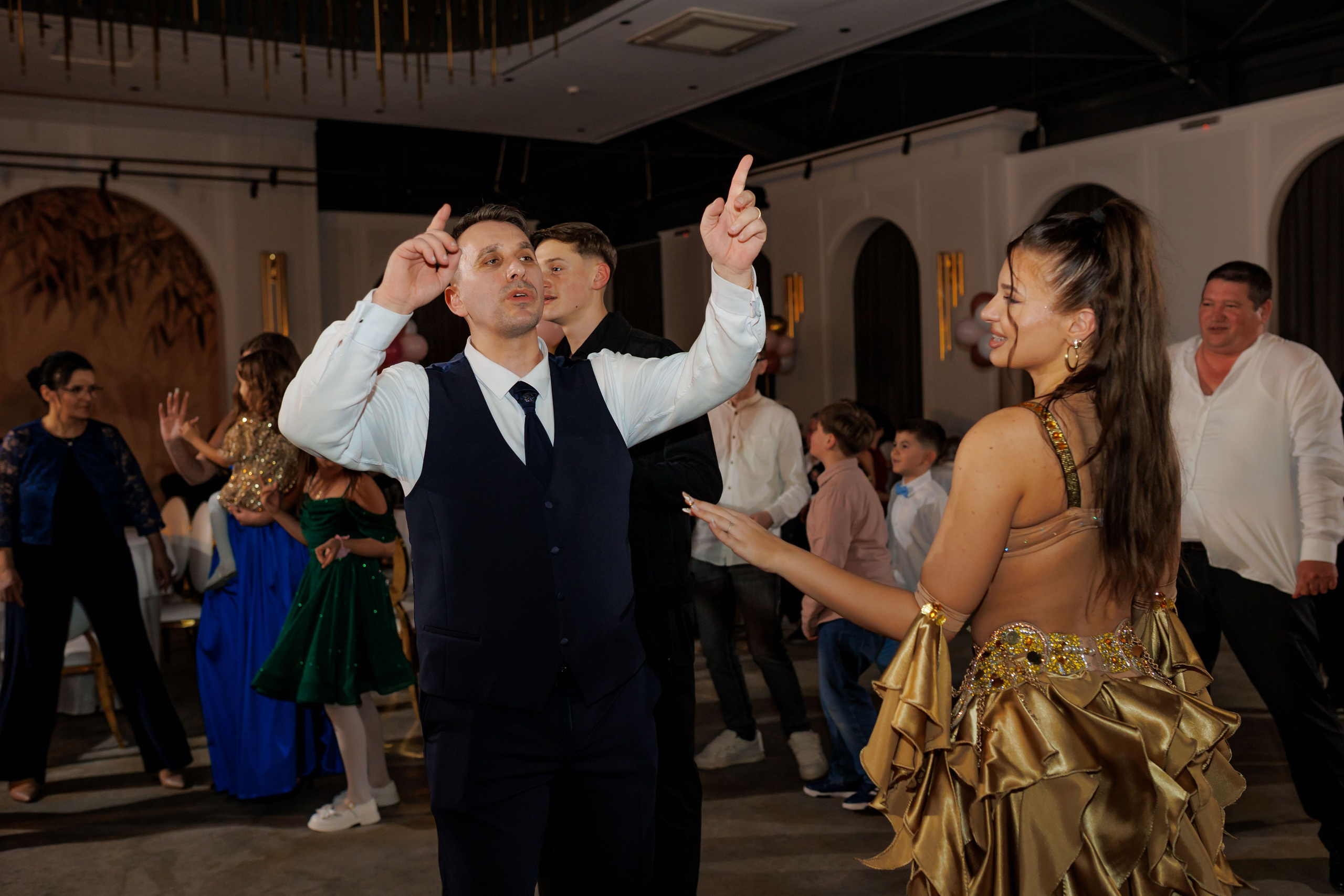 Povestea voastră, regizată de noi |Cristi Turculet Videograf Nuntă Suceava | wedding highlight. Servicii foto-video profesionale, pentru momente de neuitat