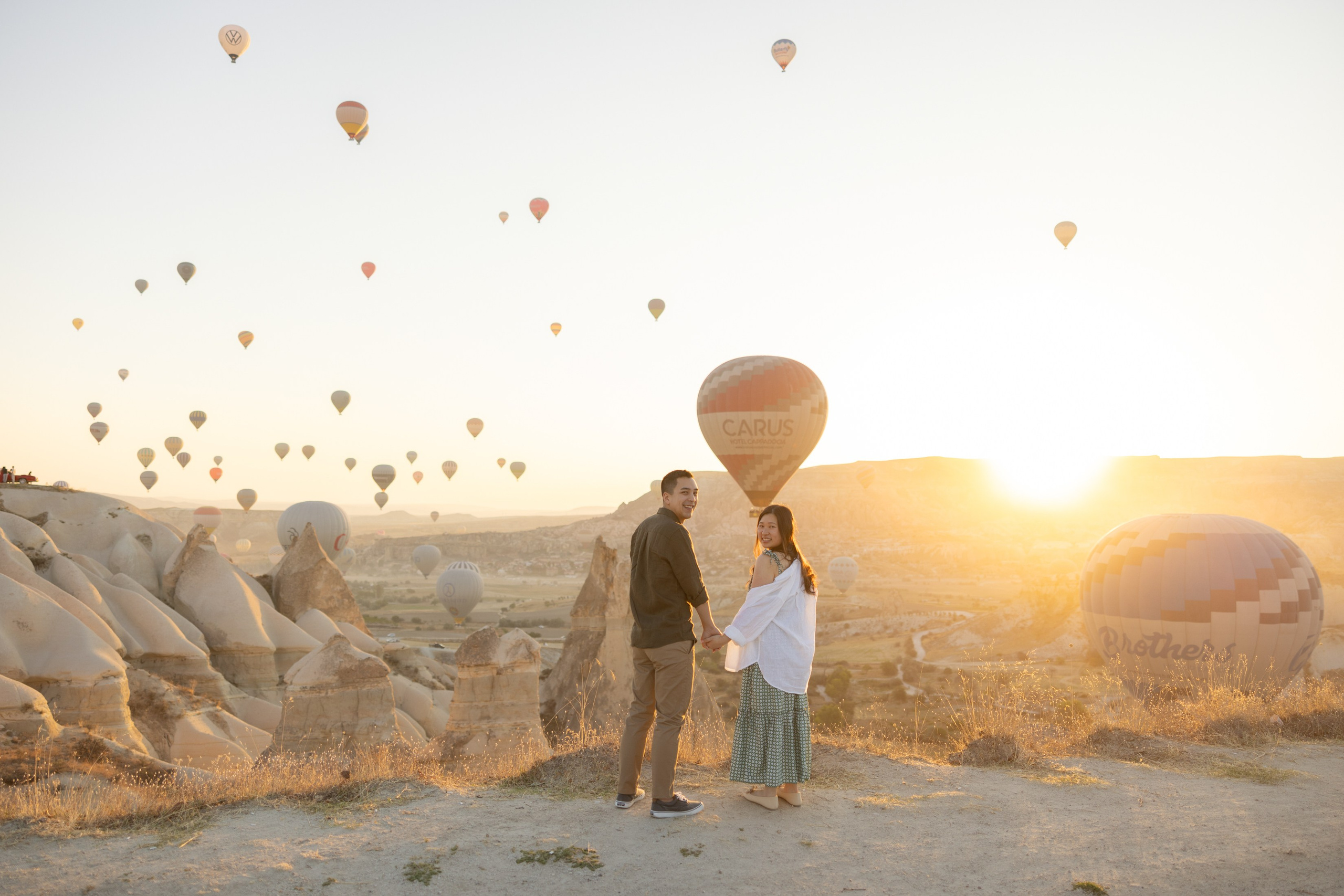 Romantic Love Story Photoshoot with Hot Air Balloons in Cappadocia. Julia Ganch I Fashion Wedding Photography I Cappadocia Turkey