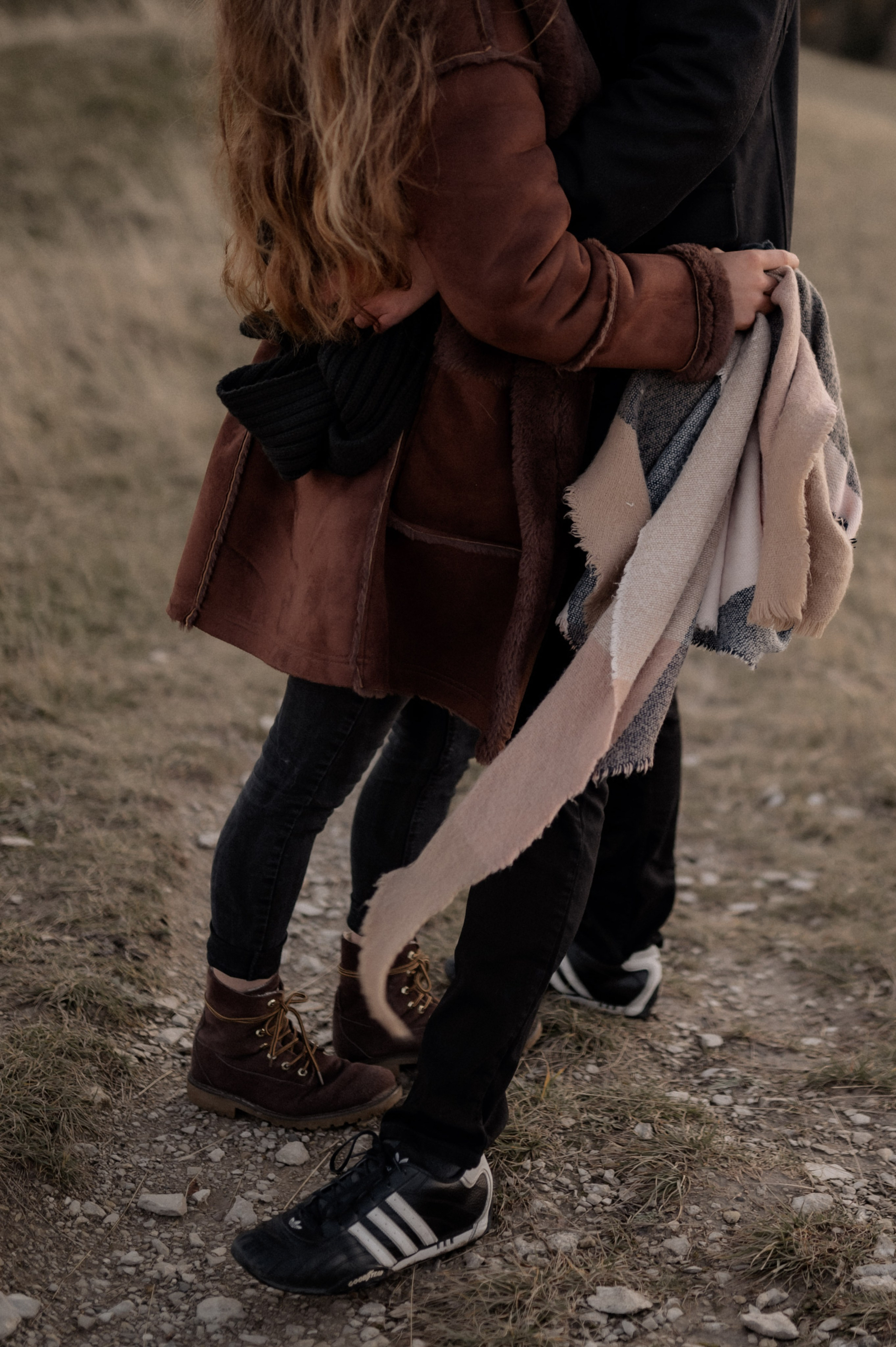 Wenn der Wind flüstert | Paarshooting am Gelben Berg. Photographer in Nuremberg Irina Mehnert from Ansbach
