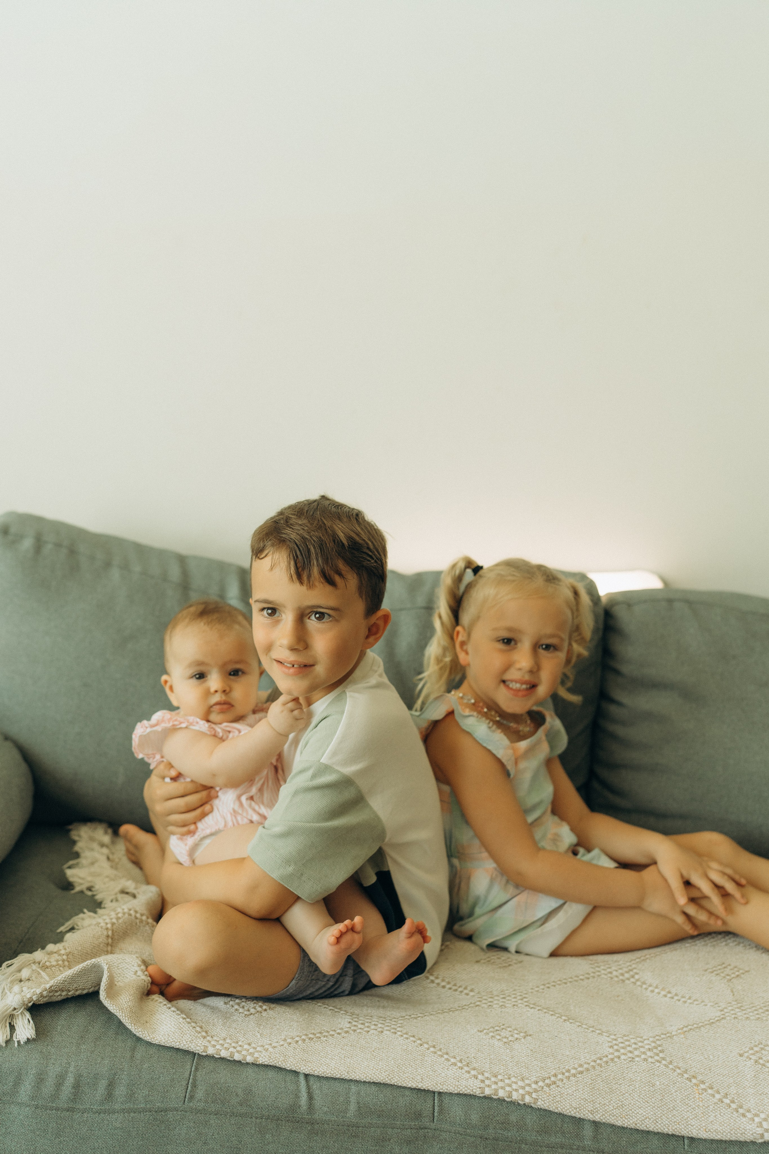 Lauren’s family. Professional Photographer Abu Dhabi, Dubai — Yulia Ismoilova | 2025