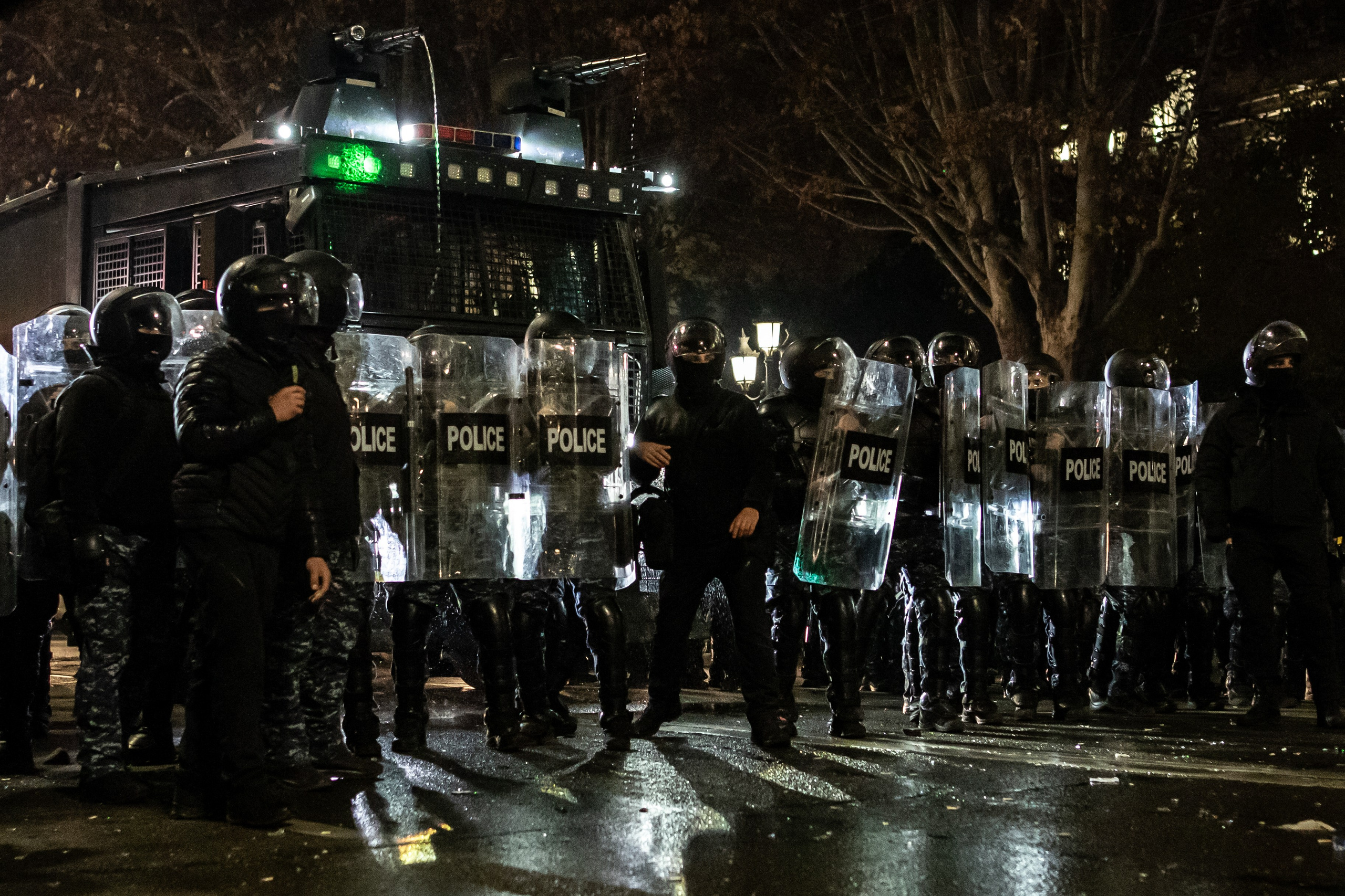 Les forces de l'ordre se preparent à intervenir.
