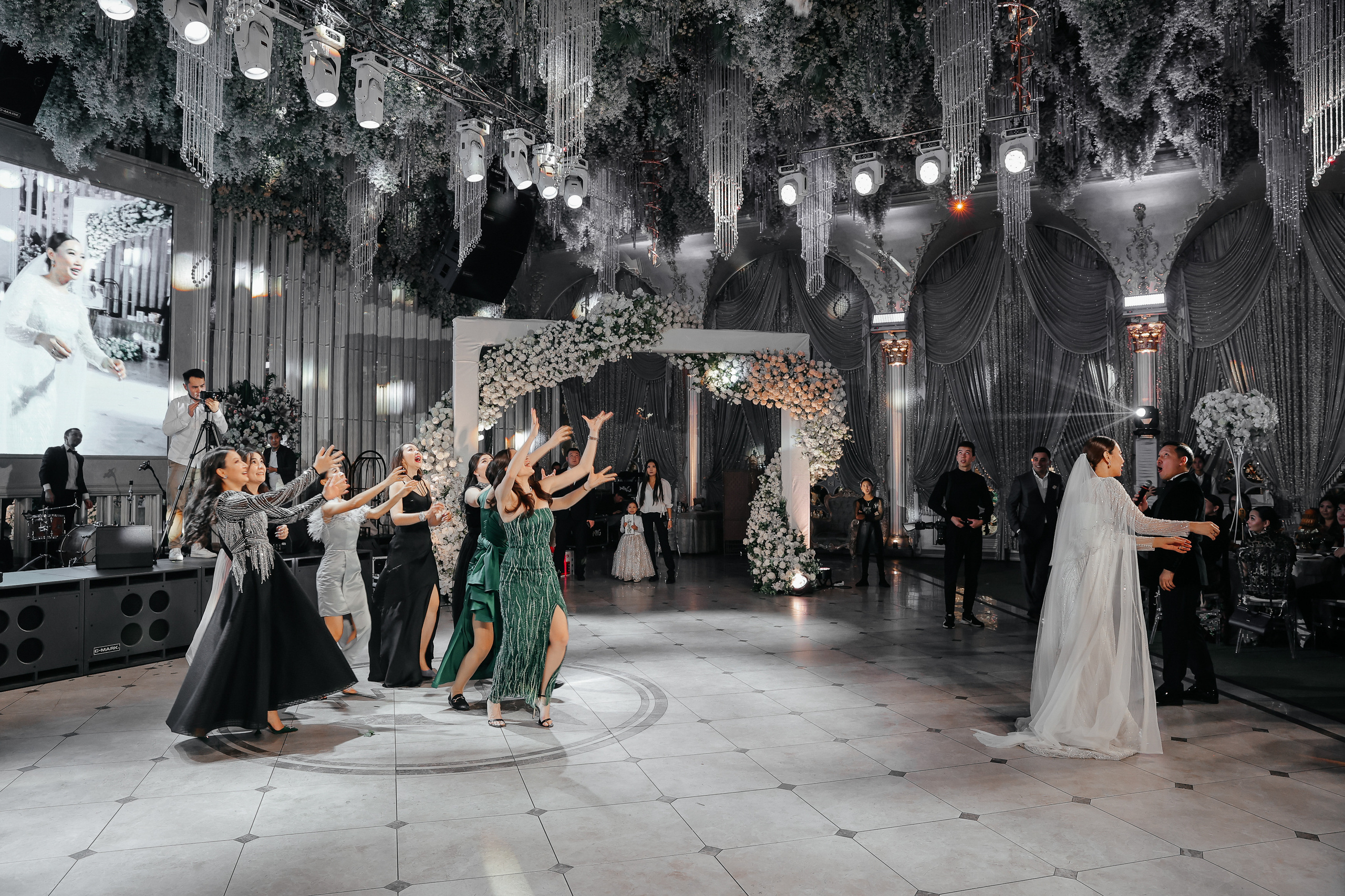 Свадебный фотограф. Свадебный и семейный фотограф в Бишкеке Давлетбаев Талгат