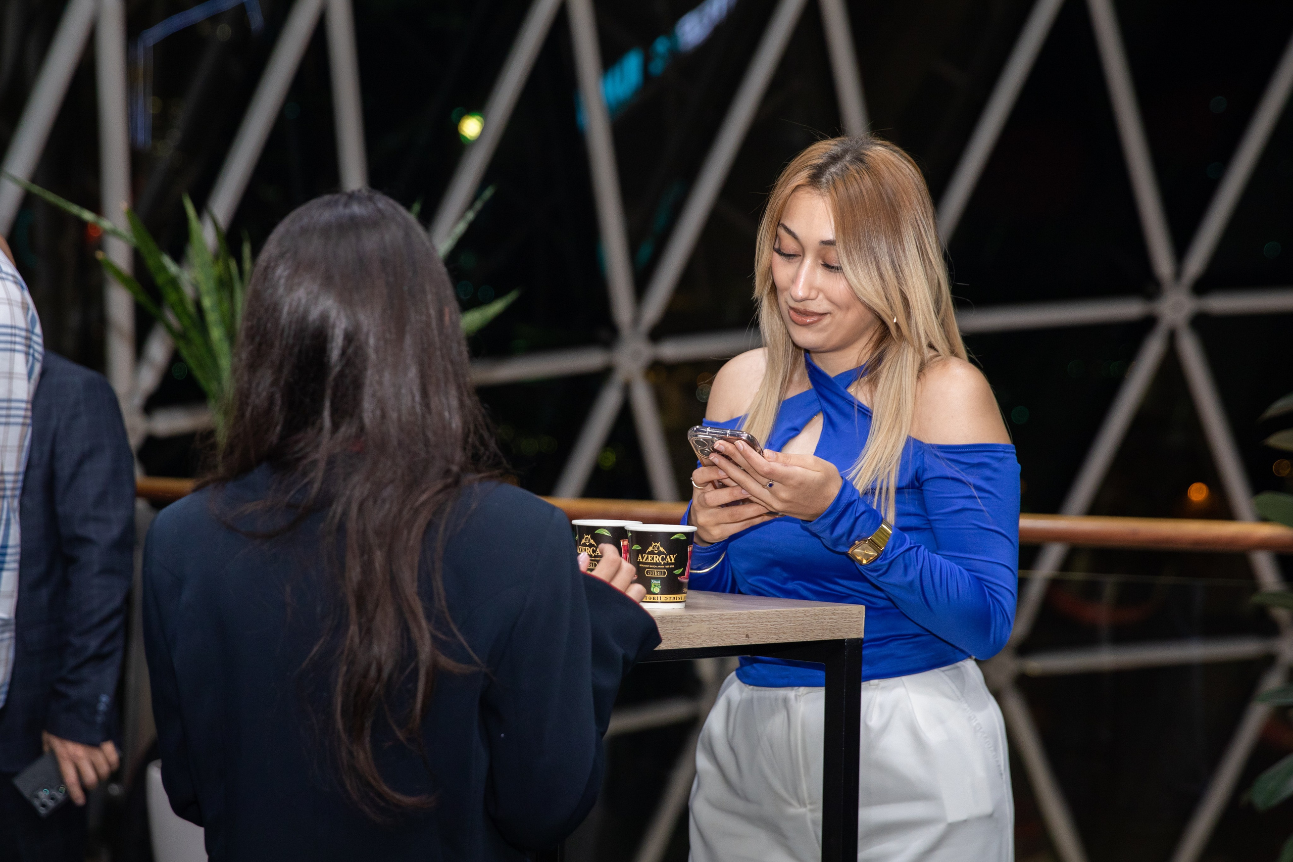 “Astronomiyada Əsas Anlayışlar” kitabının və “Fəza və Zamanın Elçiləri” filminin təqdimatı. Həvəskar Astronomlar Cəmiyyəti — Astronomy.az