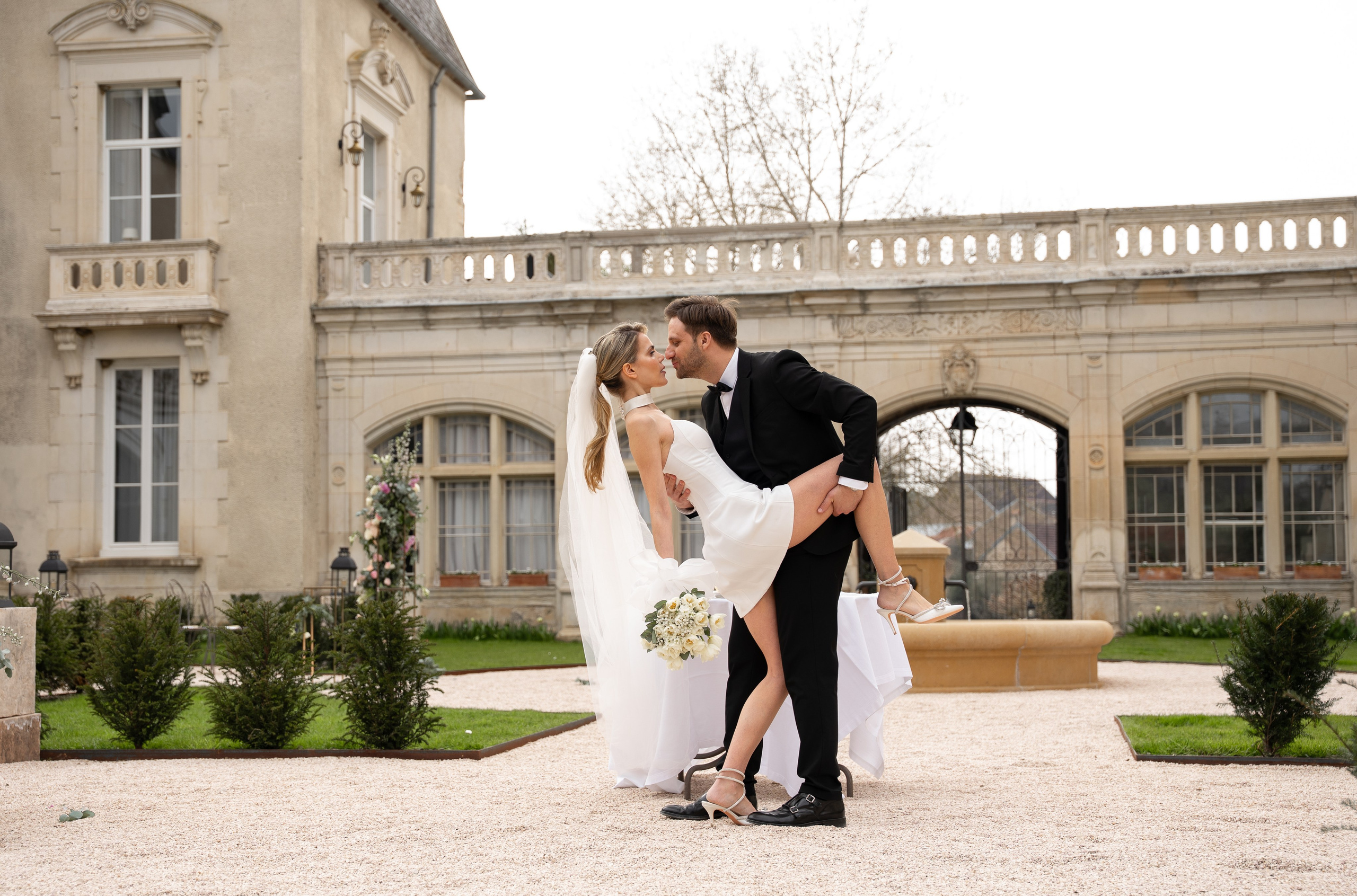 Chateau elopement inspiration. Wedding photographer in Paris Oksana Shum