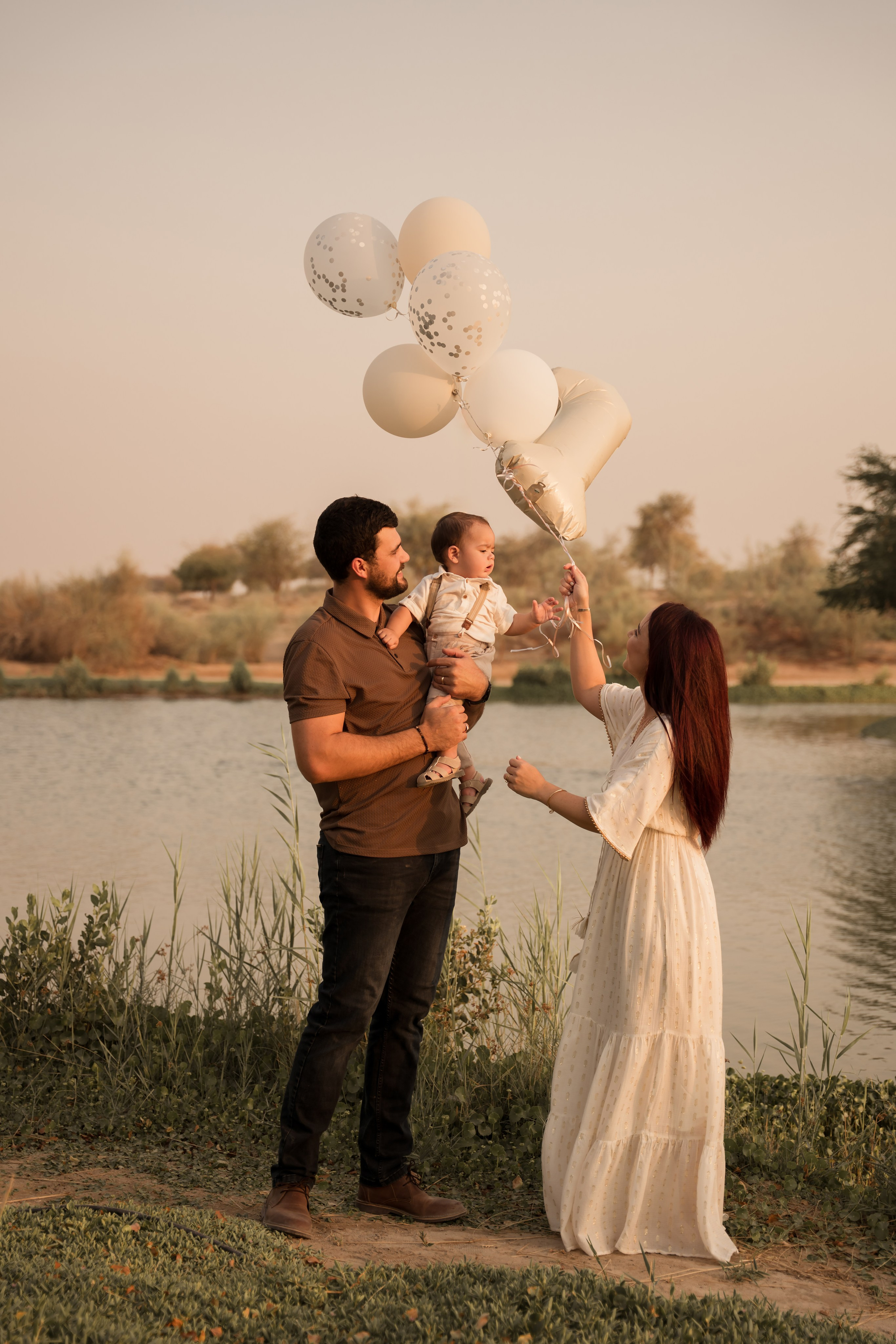 Cake by the Lake. Angela Iakovleva — Family Photographer in Dubai
