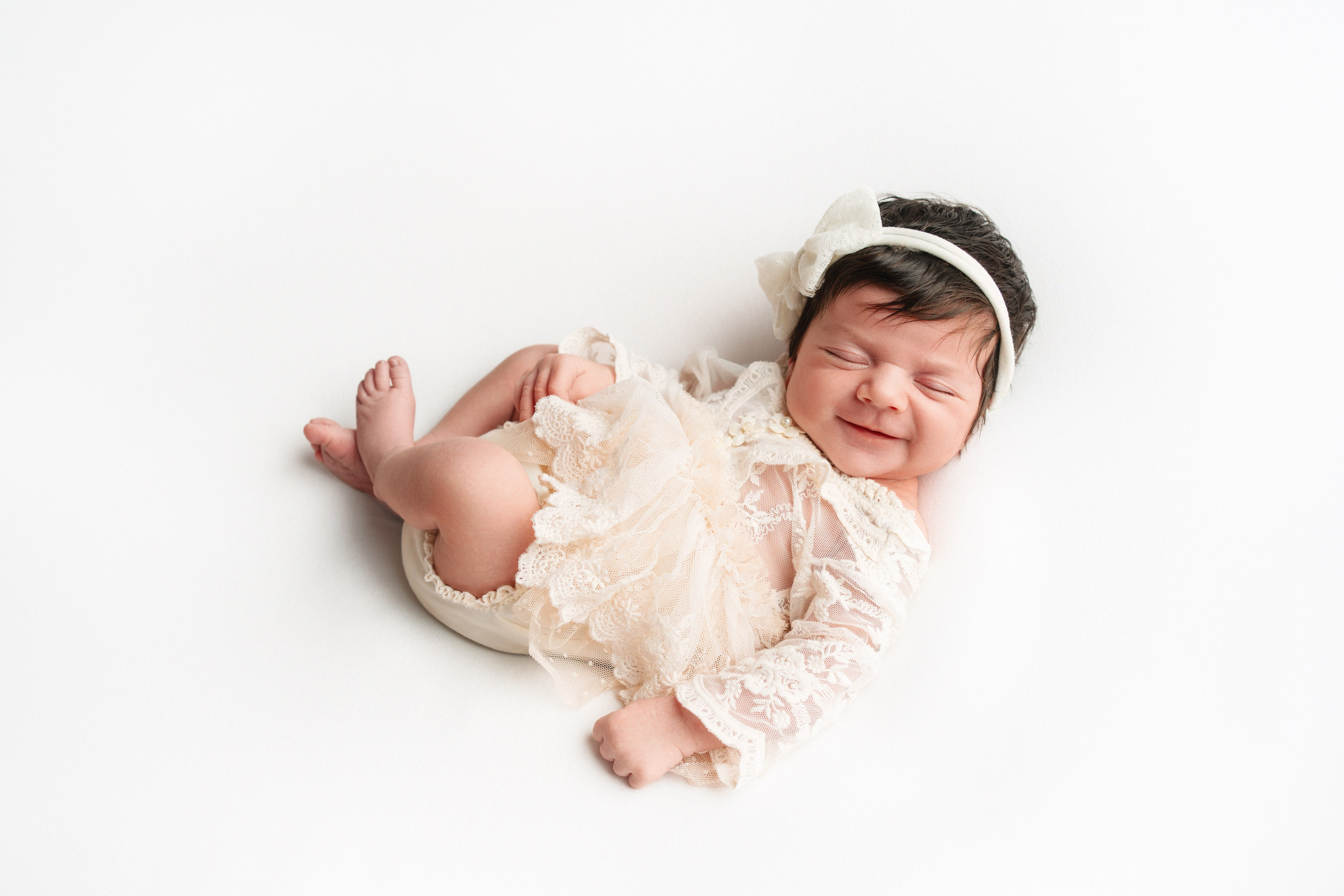 Azra. Neugeborenenfotografin und Retoucher in Augsburg Nastassia Schneider