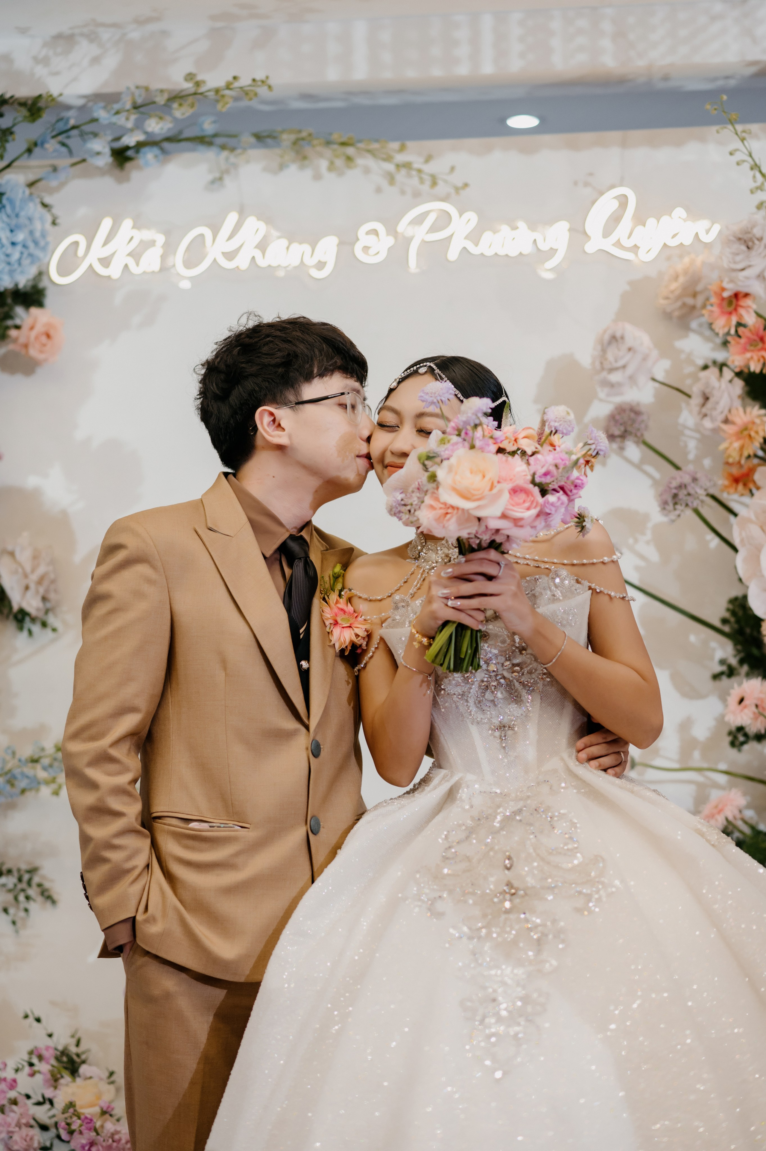 KHANG & QUYEN / Lavela Hotel. Saigon Wedding Present | Art Beyond Moments
