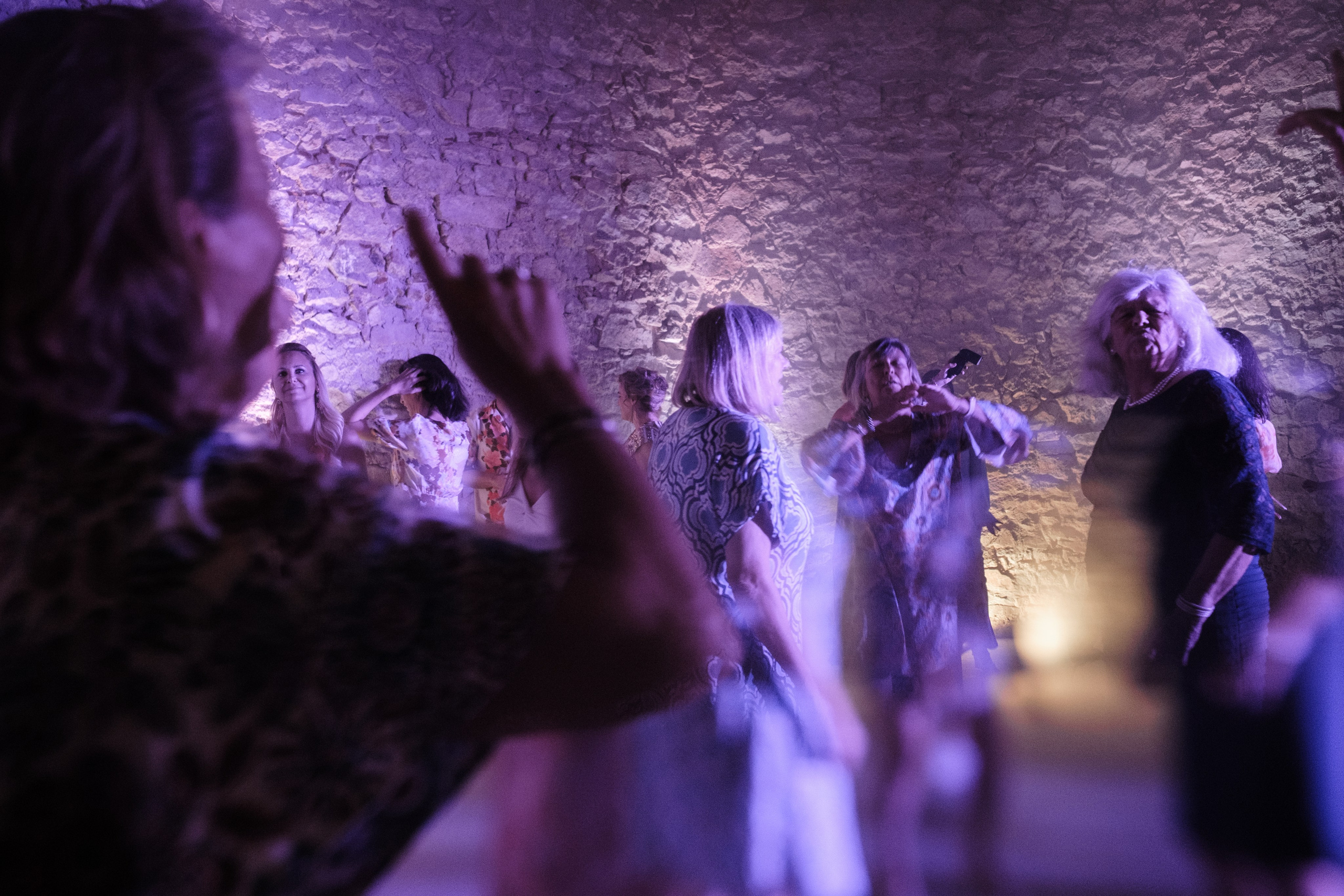 Svetlana & Alman. Monestir Sant Salvi. Paola fotógrafo / videografo de bodas en Barcelona