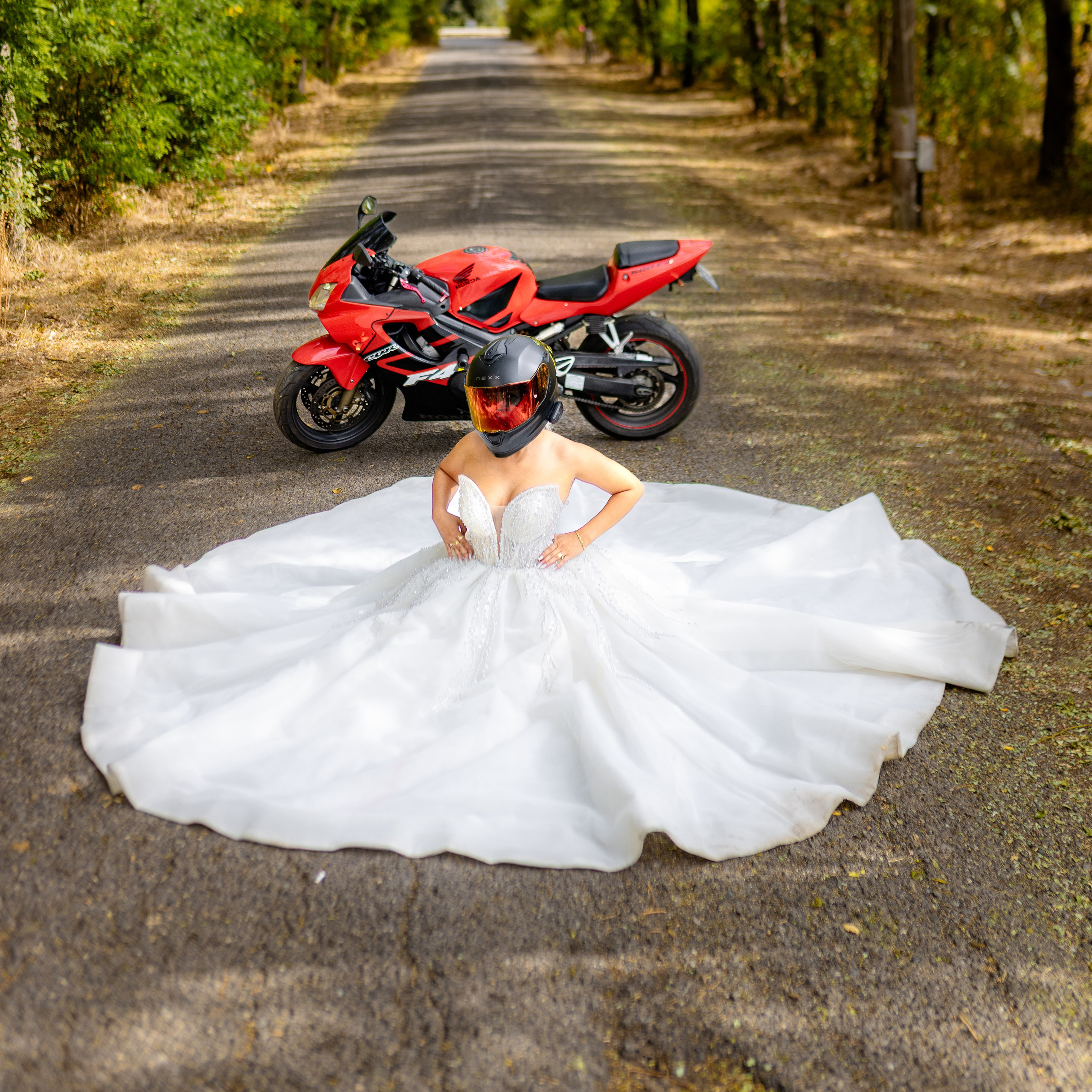 Trash the Dress cu motocicliști — ședință foto de poveste. Lucian Dedeu — Fotograf de nuntă și eveniment