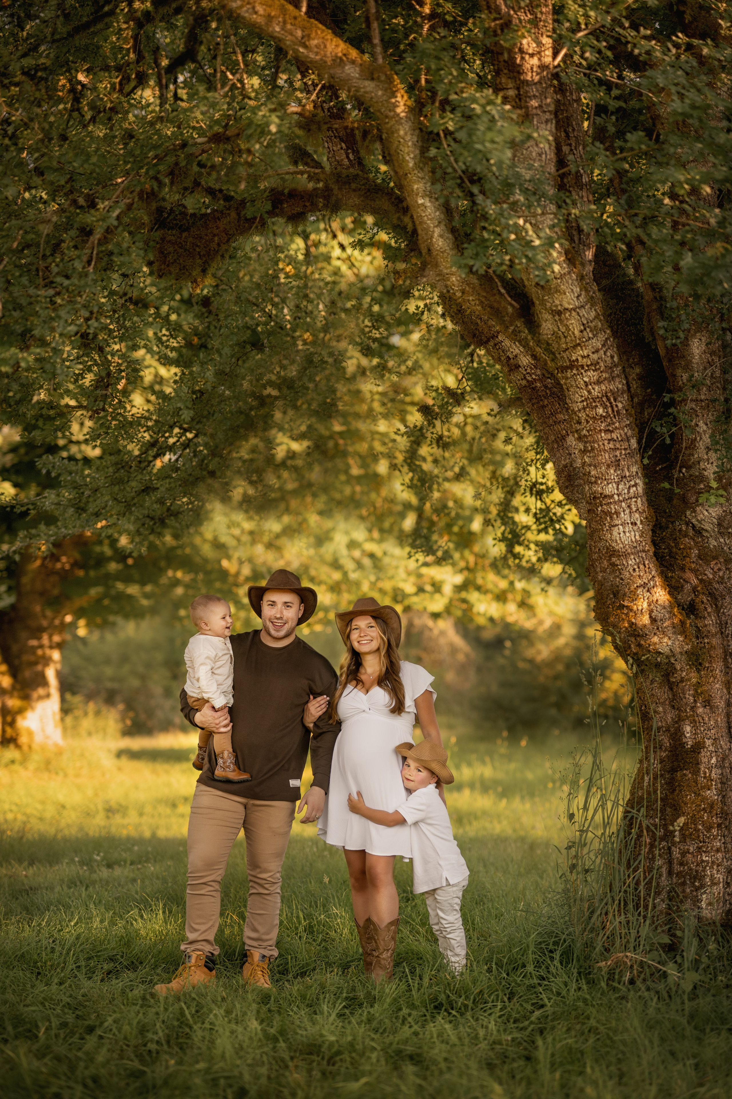 Family of Andrey & Valentina. Wedding & family photography in Seattle area. Helen Michelle photographer