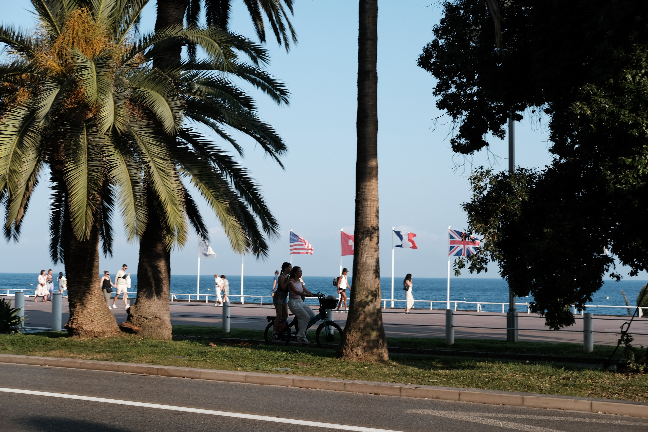 Street photography. Yulia — portrait, tourist & love story photographer in Paris