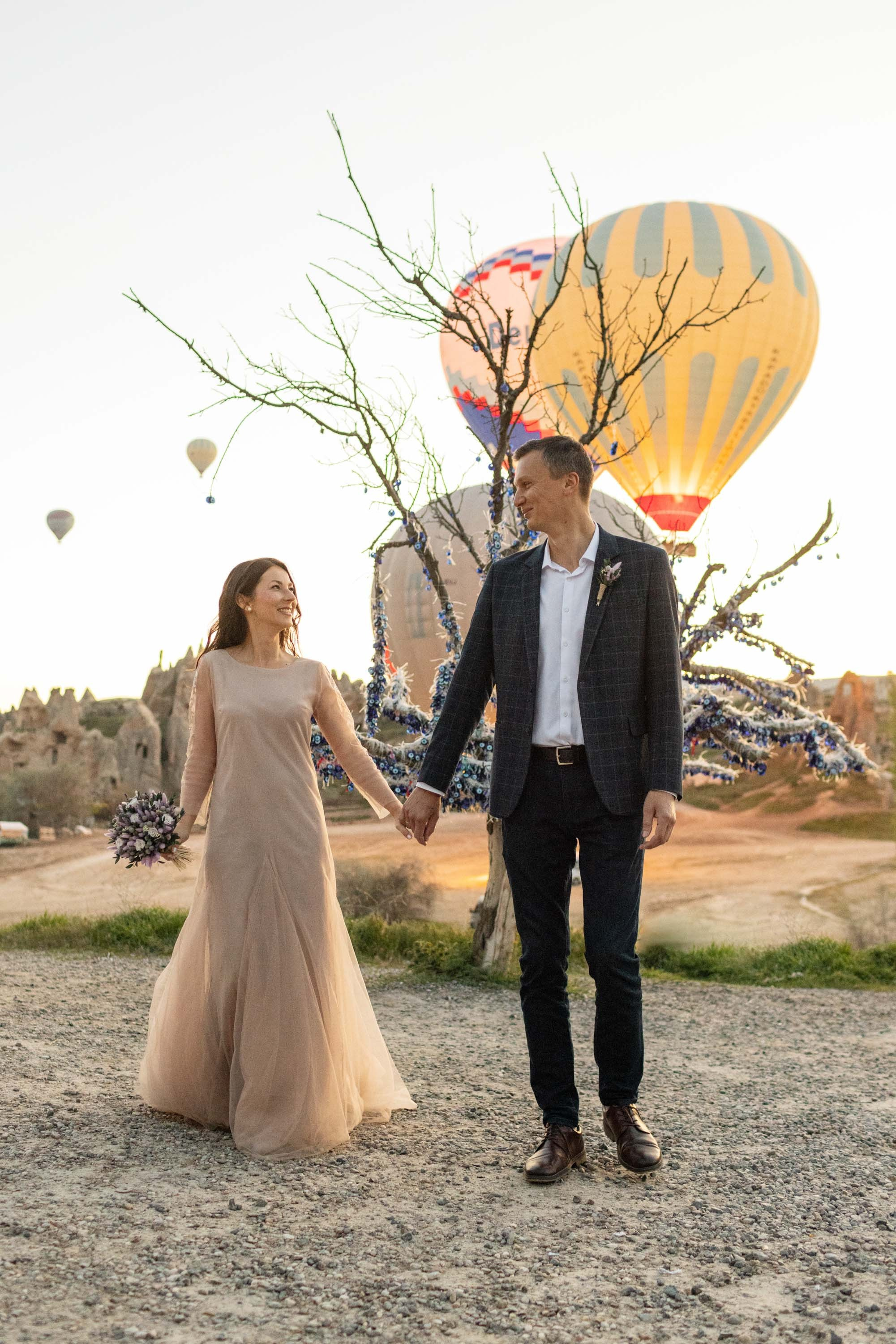 Magical Wedding Photoshoot in Cappadocia: Balloons, Caves, and Valleys. Julia Ganch I Fashion Wedding Photography I Cappadocia Turkey