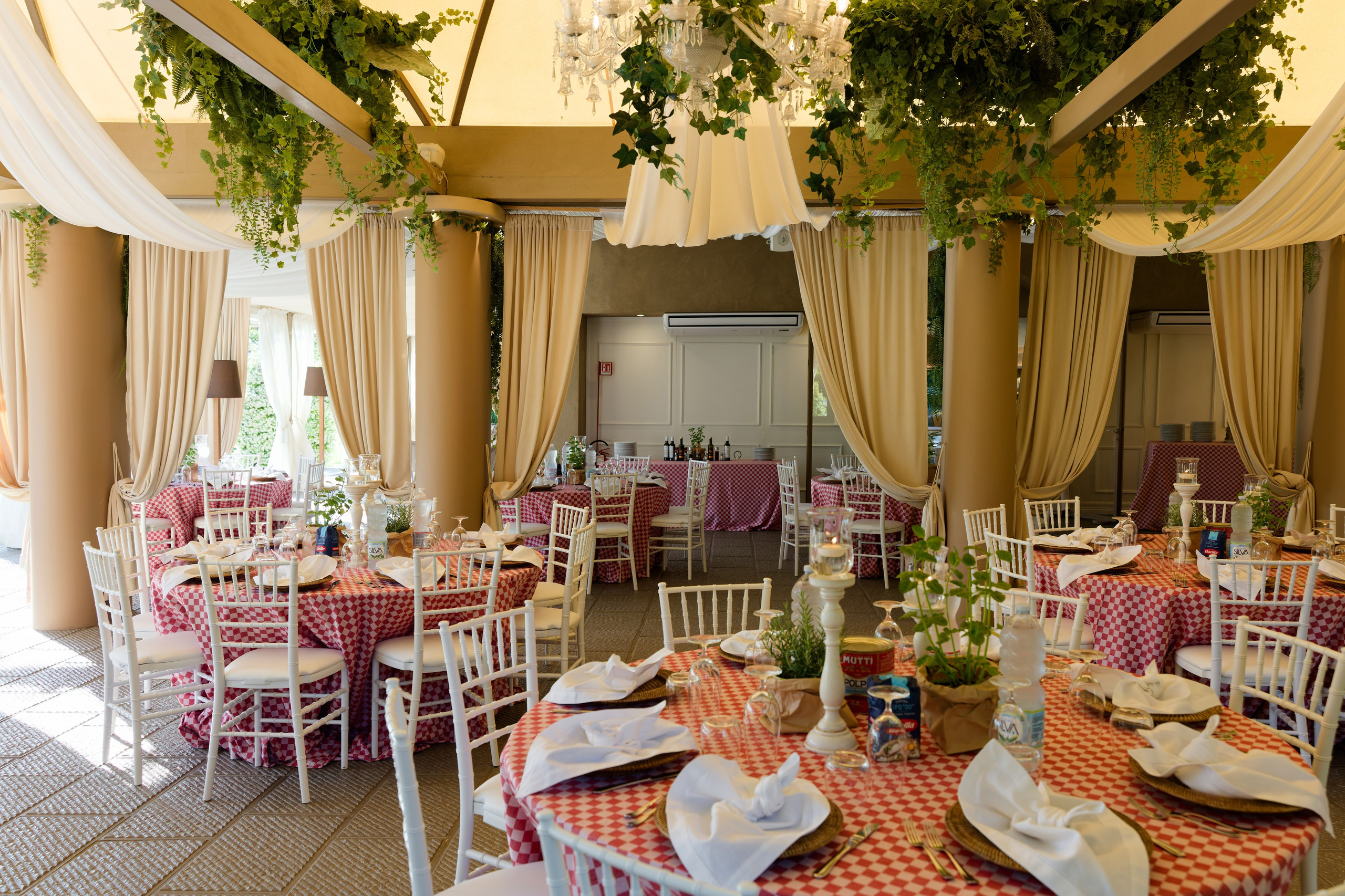 Pizza Party at Tenuta Massini, Florence, Italy. Destination Wedding Photographer — Nikita Burtsev