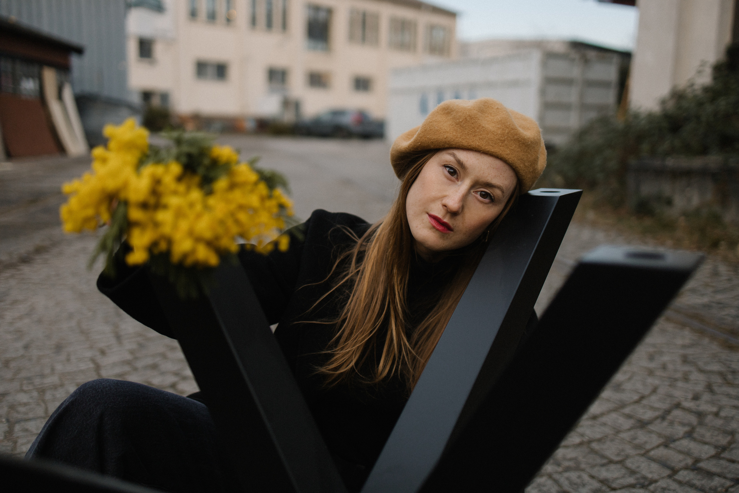 «Она несла в руках отвратительные, тревожные желтые цветы…». Фотограф в Германии — Мария Чистякова