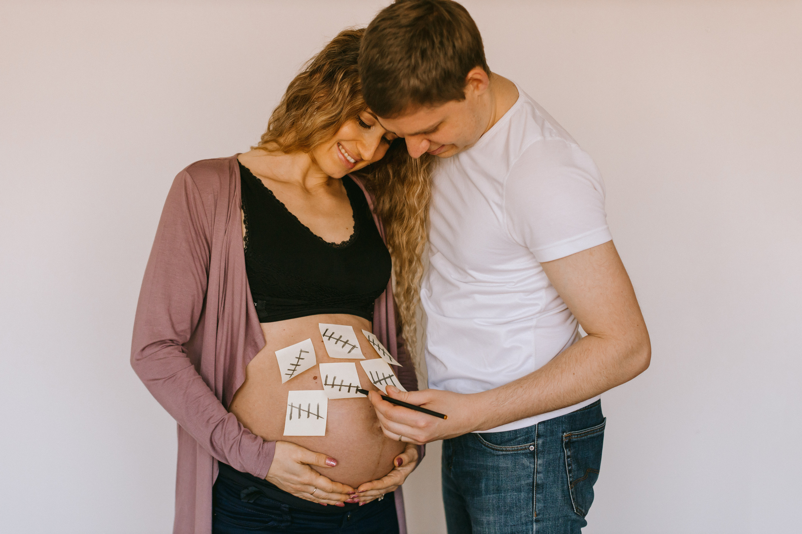 Babybauch-Fotoshooting zu Hause. Maria Chistyakovа — Fotografin in Karlsruhe, Baden-Baden und Umgebung