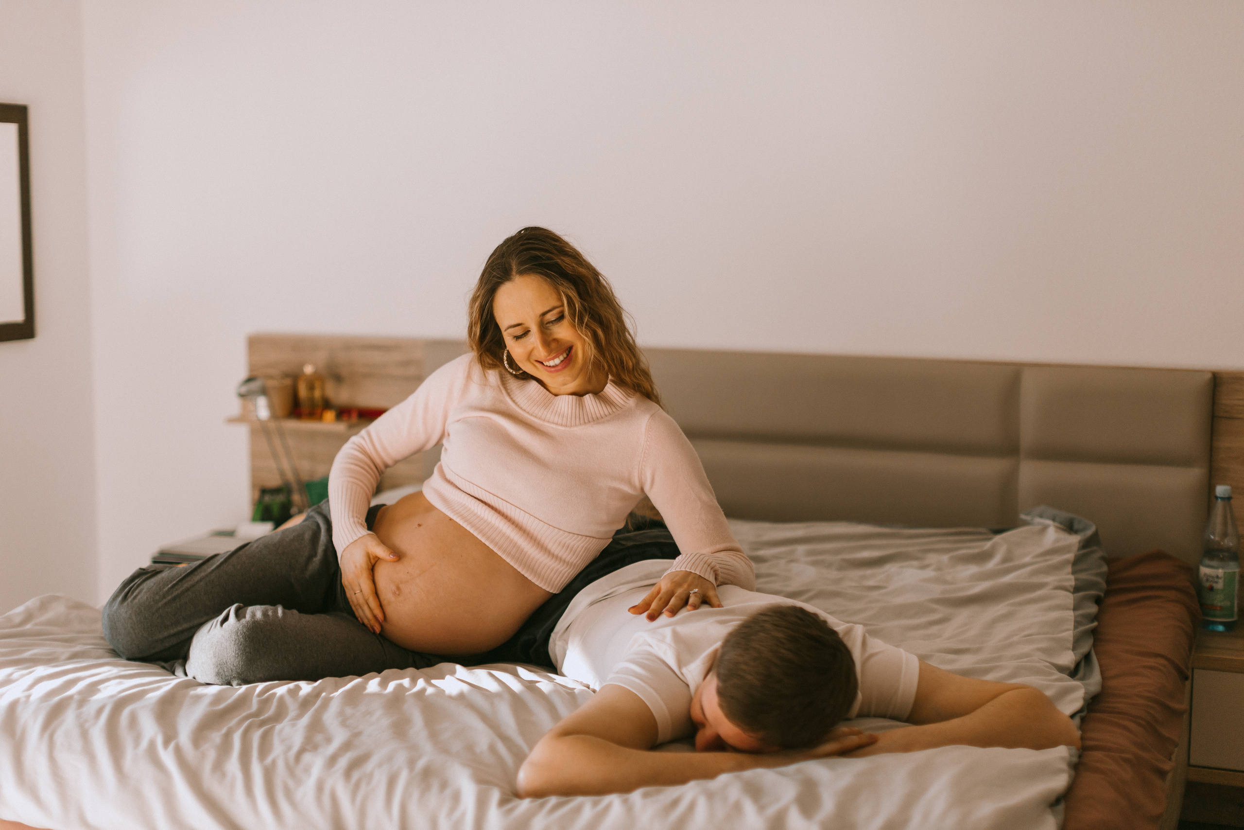 Babybauch-Fotoshooting zu Hause. Maria Chistyakovа — Fotografin in Karlsruhe, Baden-Baden und Umgebung