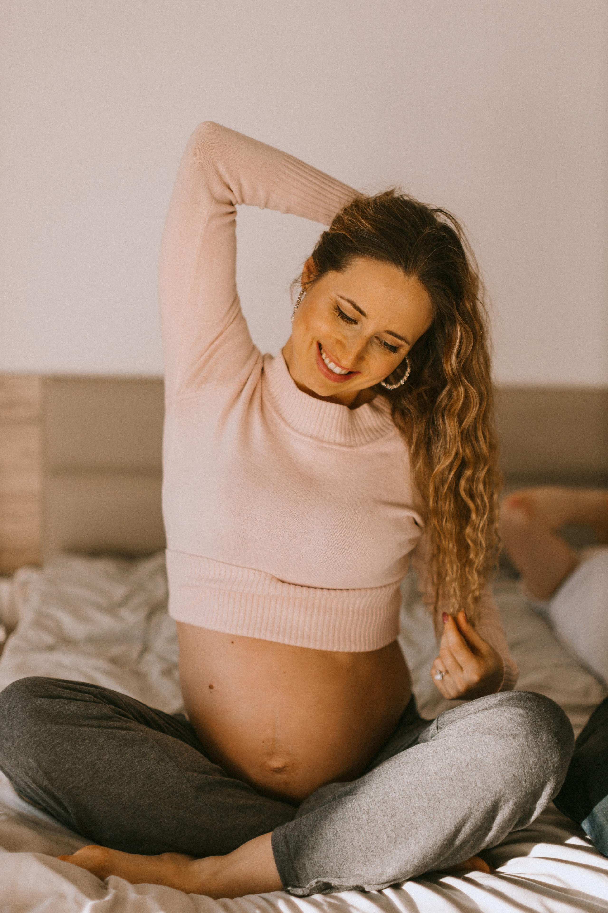 Babybauch-Fotoshooting zu Hause. Maria Chistyakovа — Fotografin in Karlsruhe, Baden-Baden und Umgebung