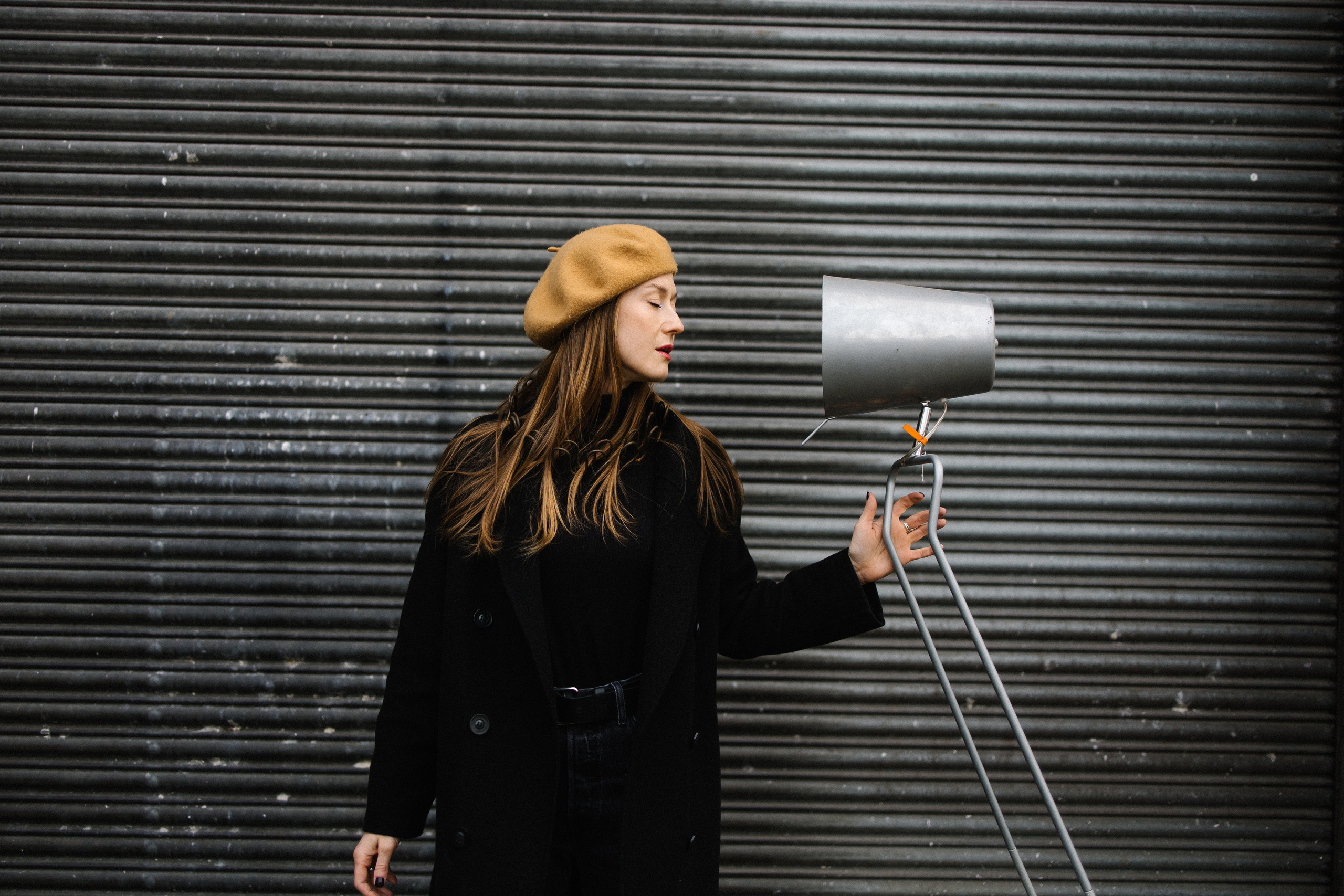 «Она несла в руках отвратительные, тревожные желтые цветы…». Фотограф в Германии — Мария Чистякова