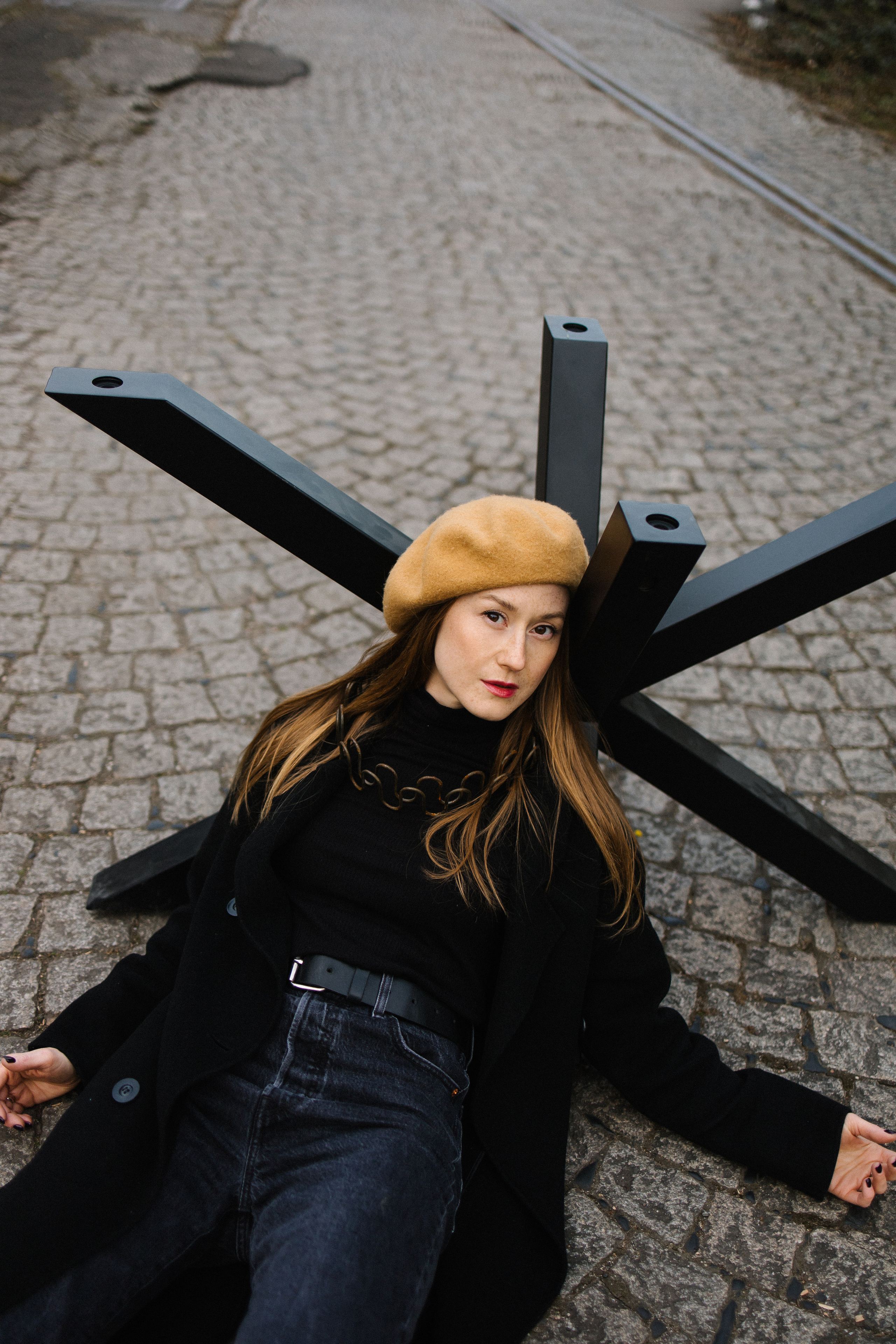 «Она несла в руках отвратительные, тревожные желтые цветы…». Фотограф в Германии — Мария Чистякова